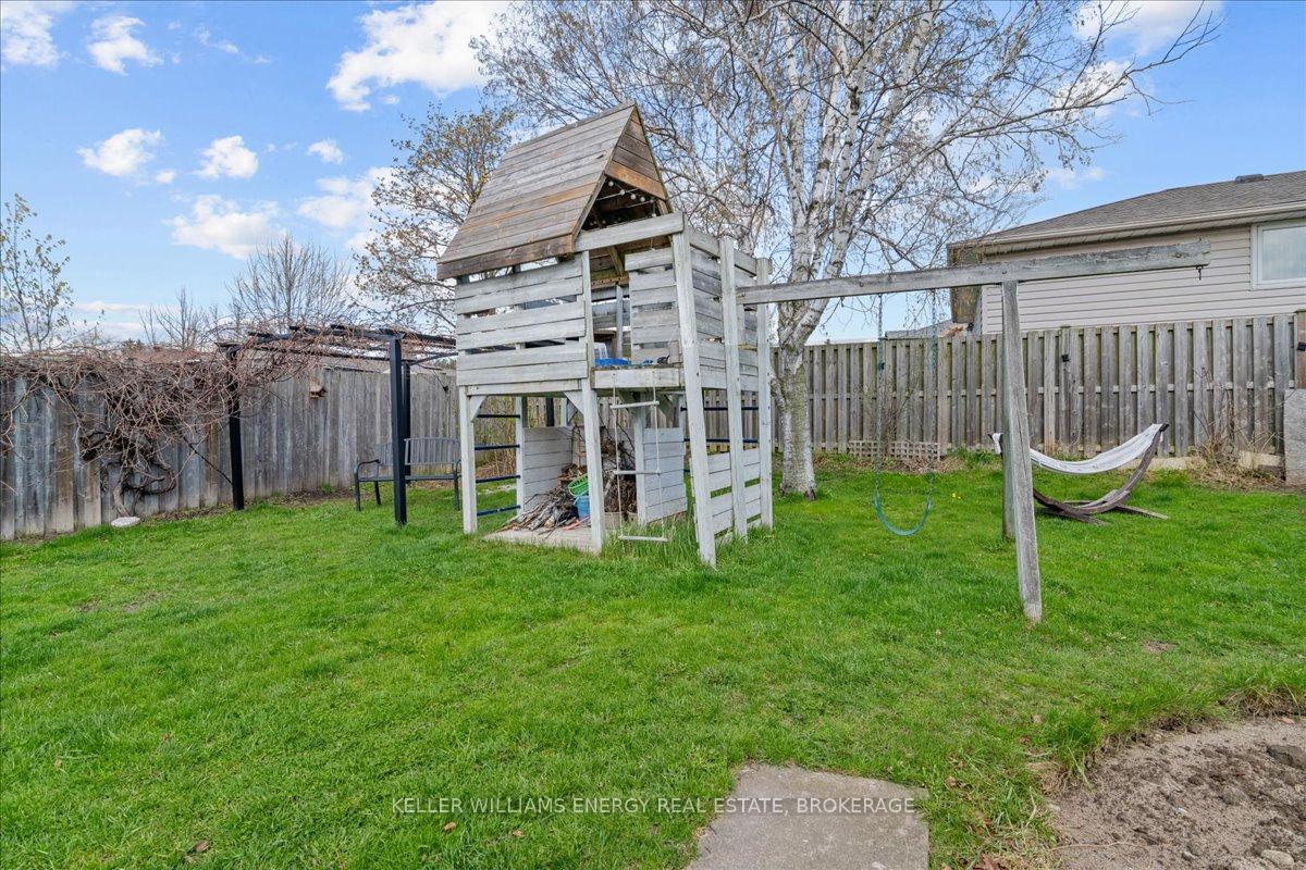 Photo 31 of 815 Southdown Street, Oshawa, Donevan — HOMEH