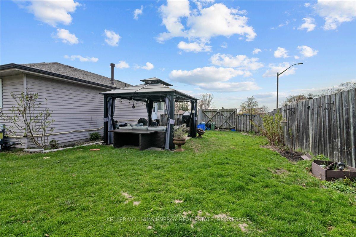 Photo 32 of 815 Southdown Street, Oshawa, Donevan — HOMEH