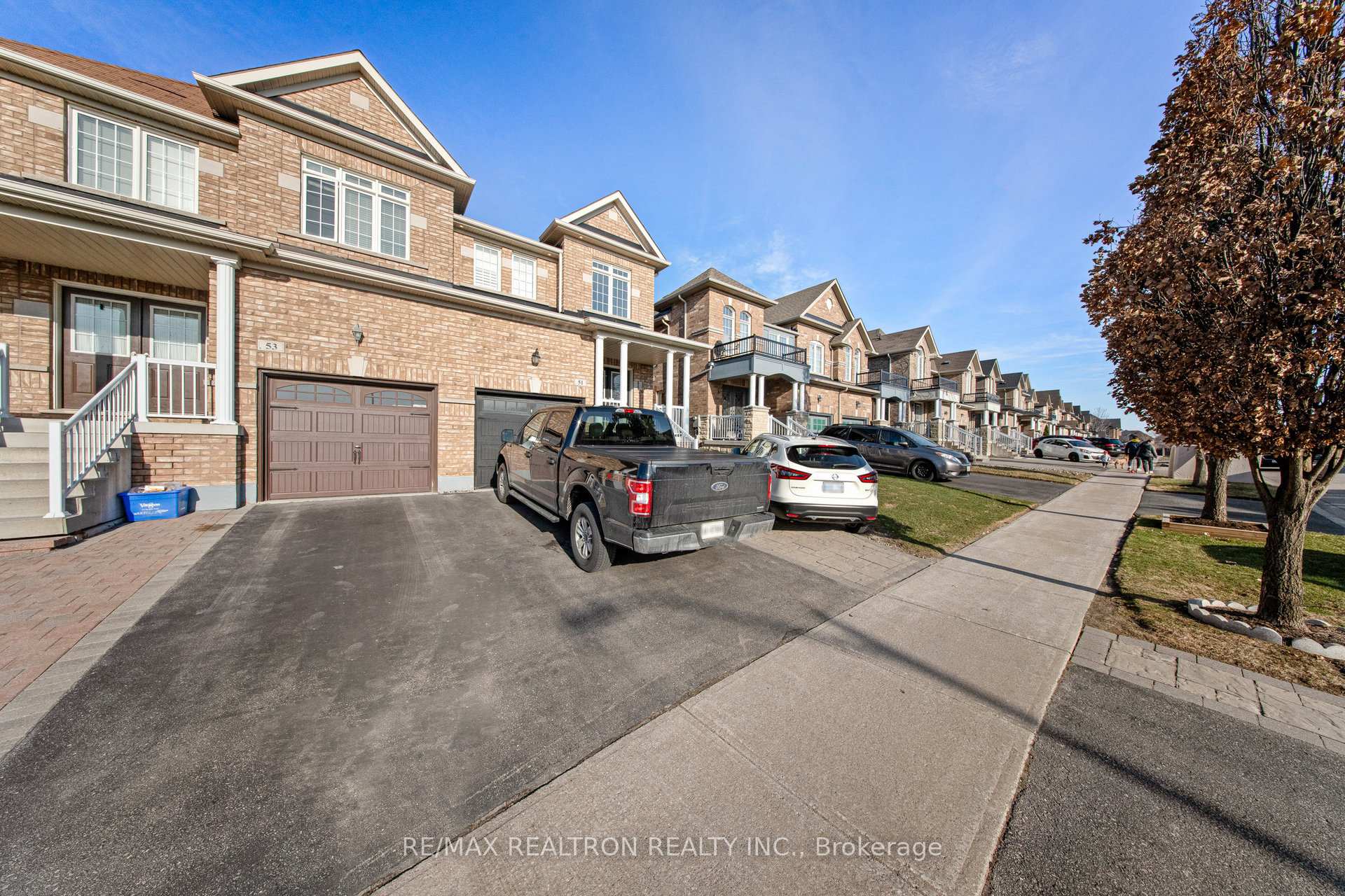 Photo 2 of 51 Barli Crescent, Vaughan, Patterson — HOMEH