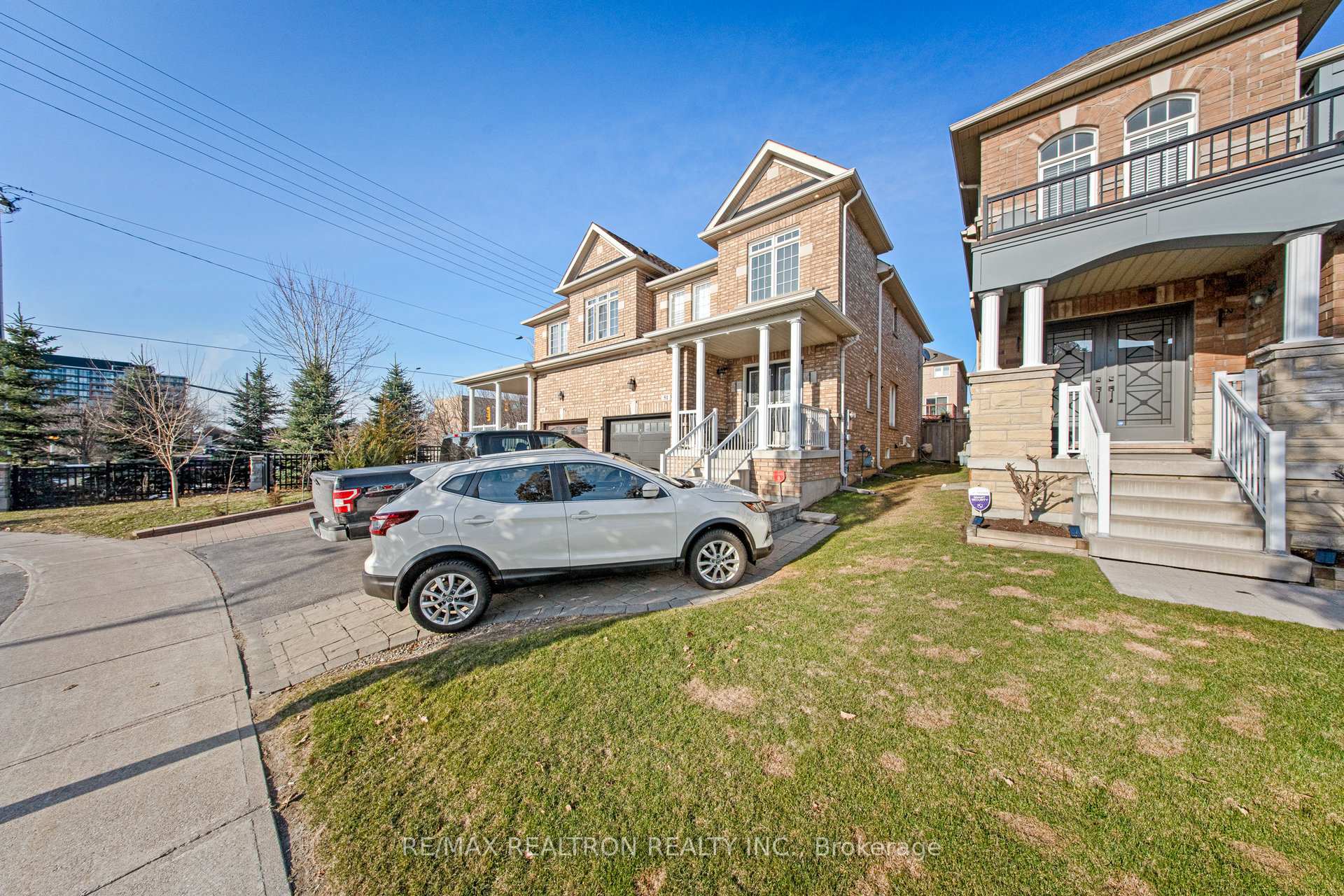 Photo 3 of 51 Barli Crescent, Vaughan, Patterson — HOMEH