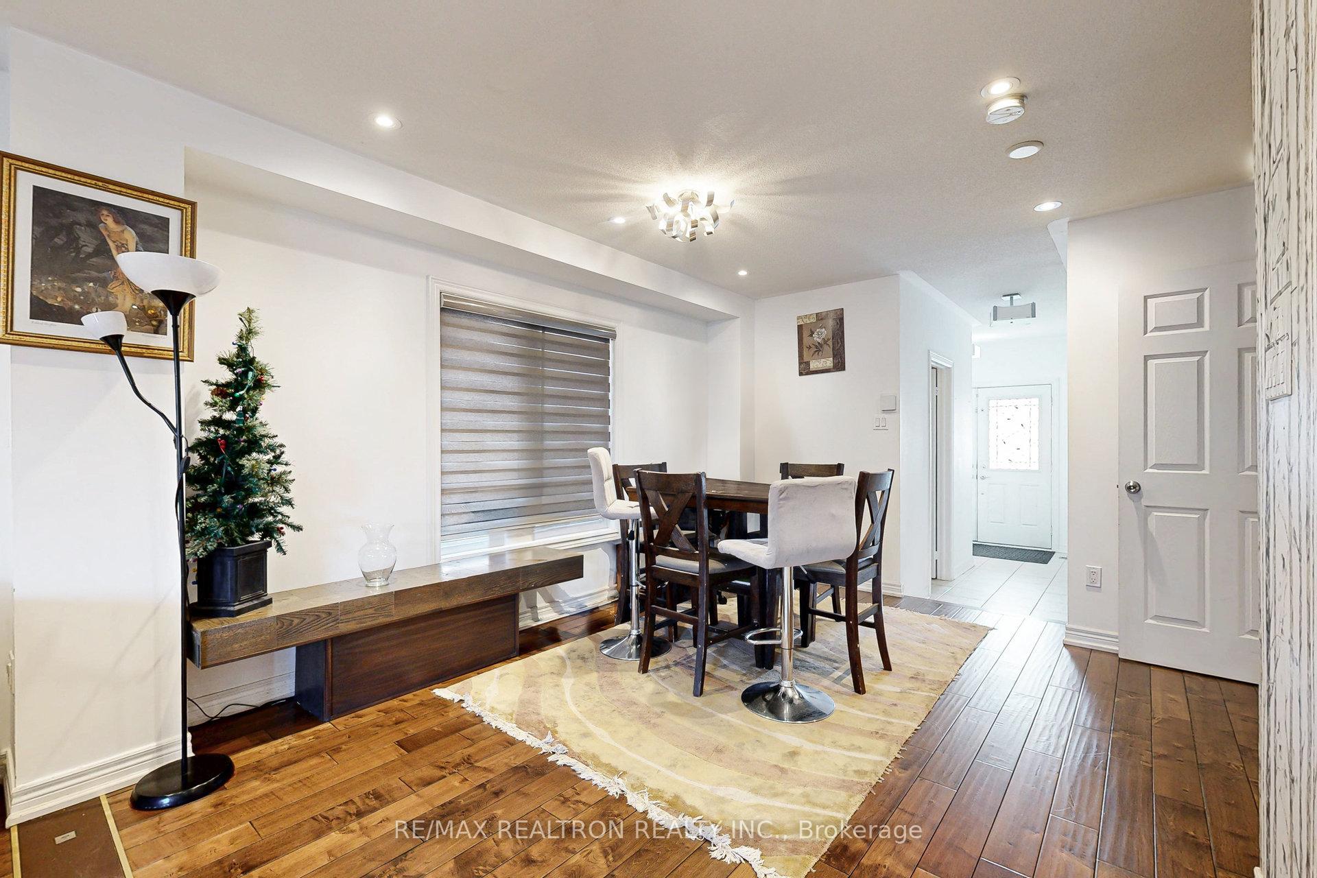 Photo 10 of 51 Barli Crescent, Vaughan, Patterson — HOMEH