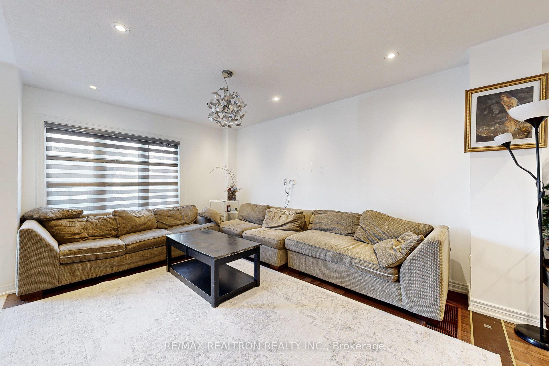 Photo 11 of 51 Barli Crescent, Vaughan, Patterson — HOMEH