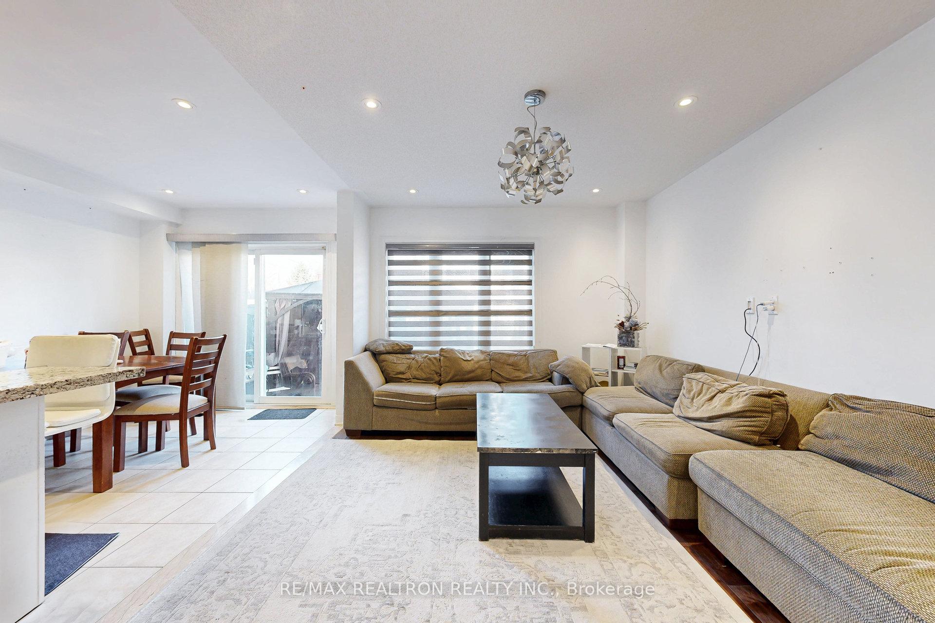 Photo 12 of 51 Barli Crescent, Vaughan, Patterson — HOMEH