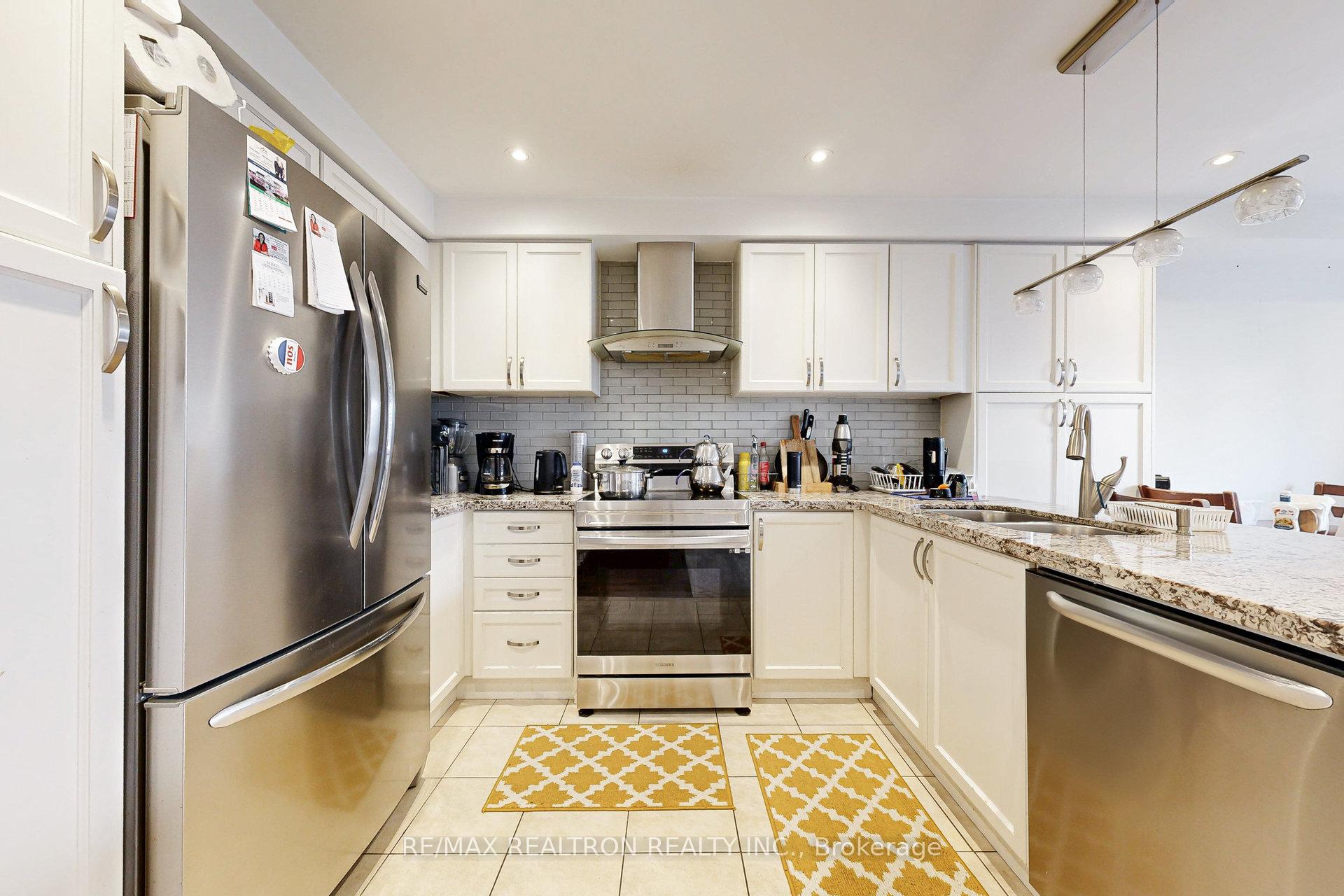 Photo 16 of 51 Barli Crescent, Vaughan, Patterson — HOMEH
