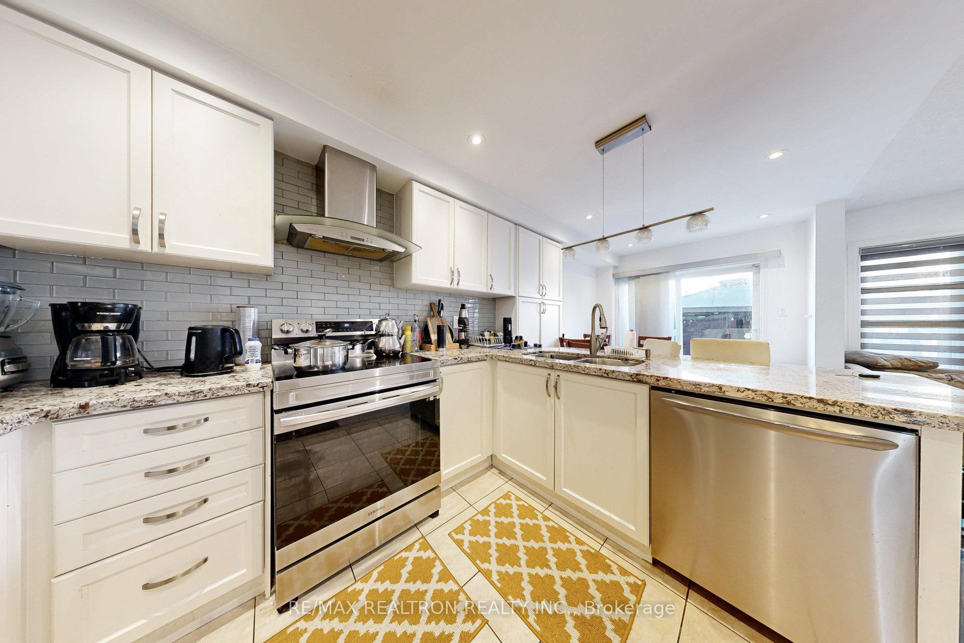 Photo 18 of 51 Barli Crescent, Vaughan, Patterson — HOMEH