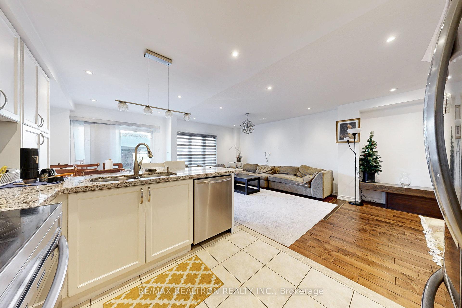 Photo 19 of 51 Barli Crescent, Vaughan, Patterson — HOMEH