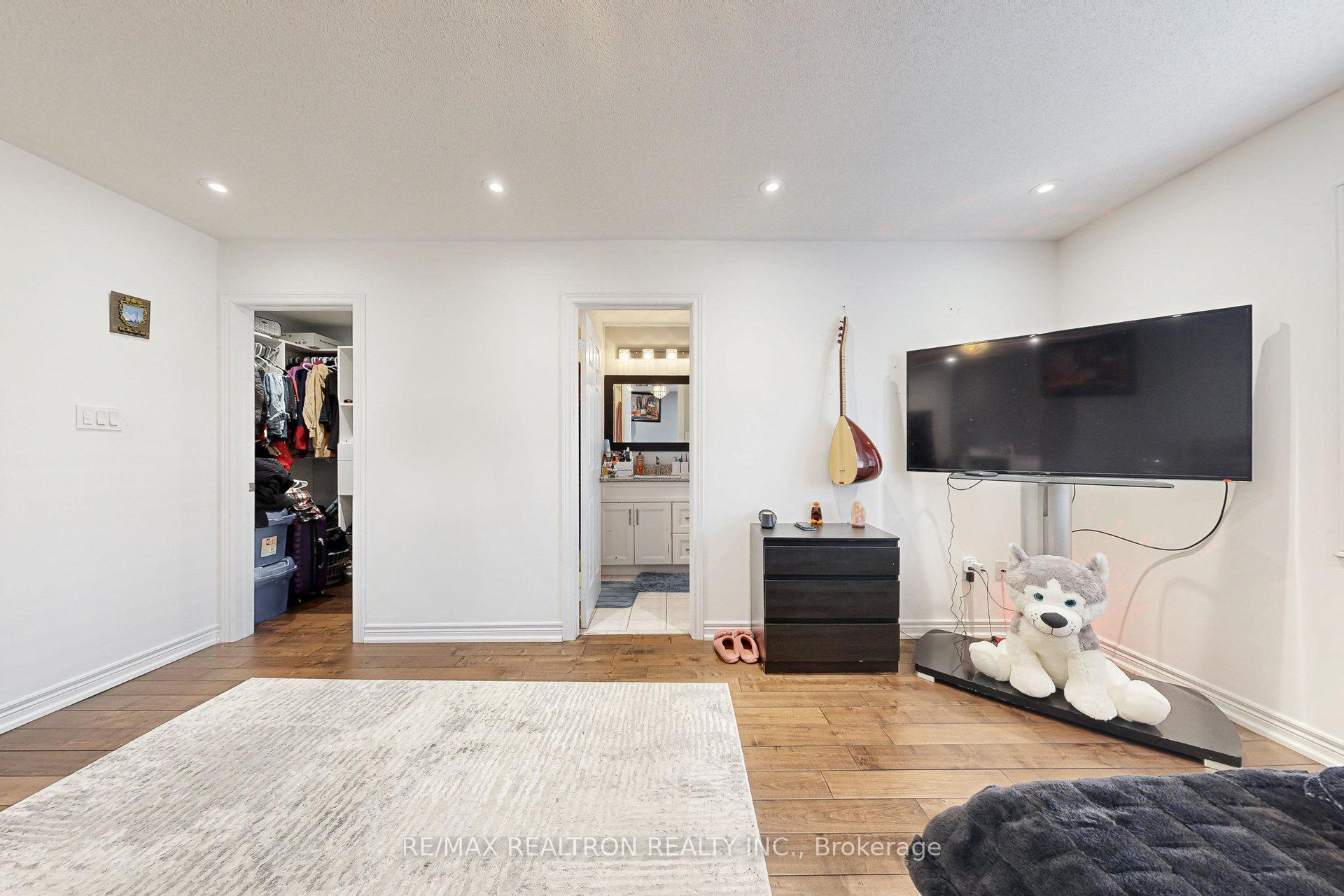 Photo 31 of 51 Barli Crescent, Vaughan, Patterson — HOMEH