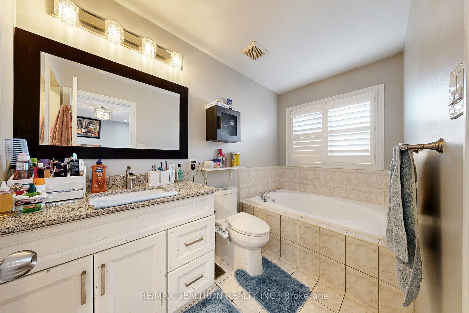 Photo 34 of 51 Barli Crescent, Vaughan, Patterson — HOMEH