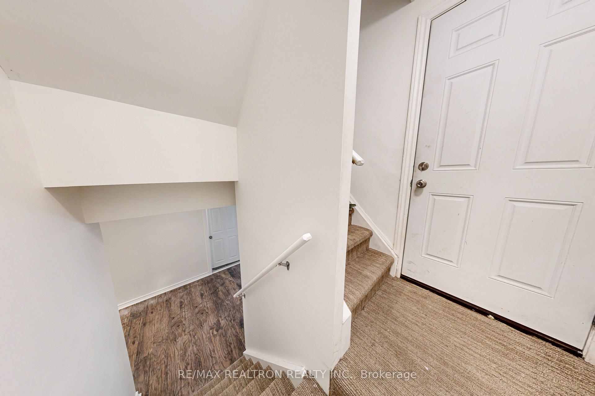 Photo 35 of 51 Barli Crescent, Vaughan, Patterson — HOMEH