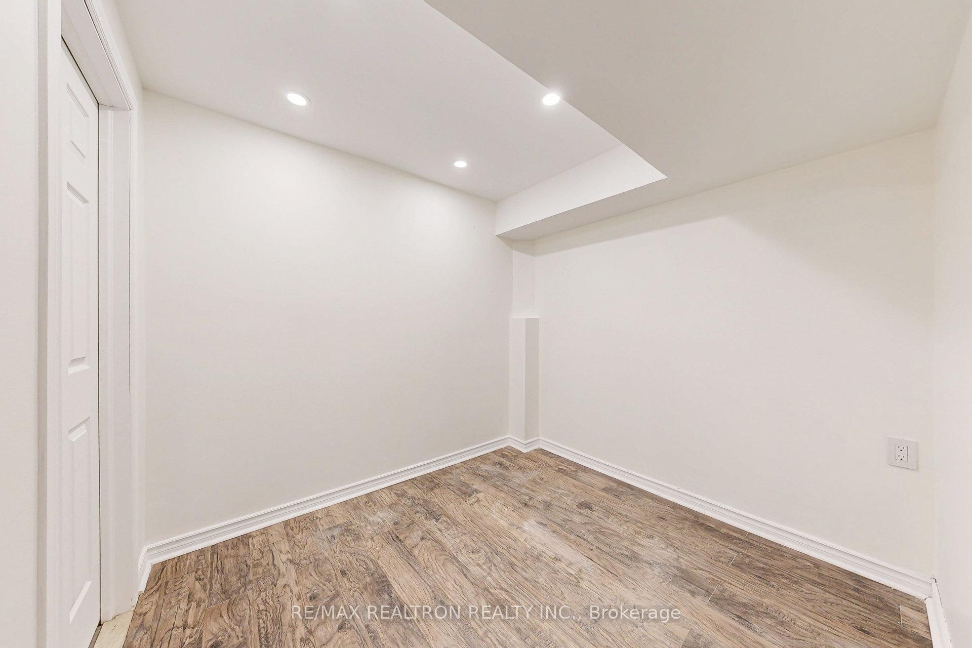 Photo 41 of 51 Barli Crescent, Vaughan, Patterson — HOMEH