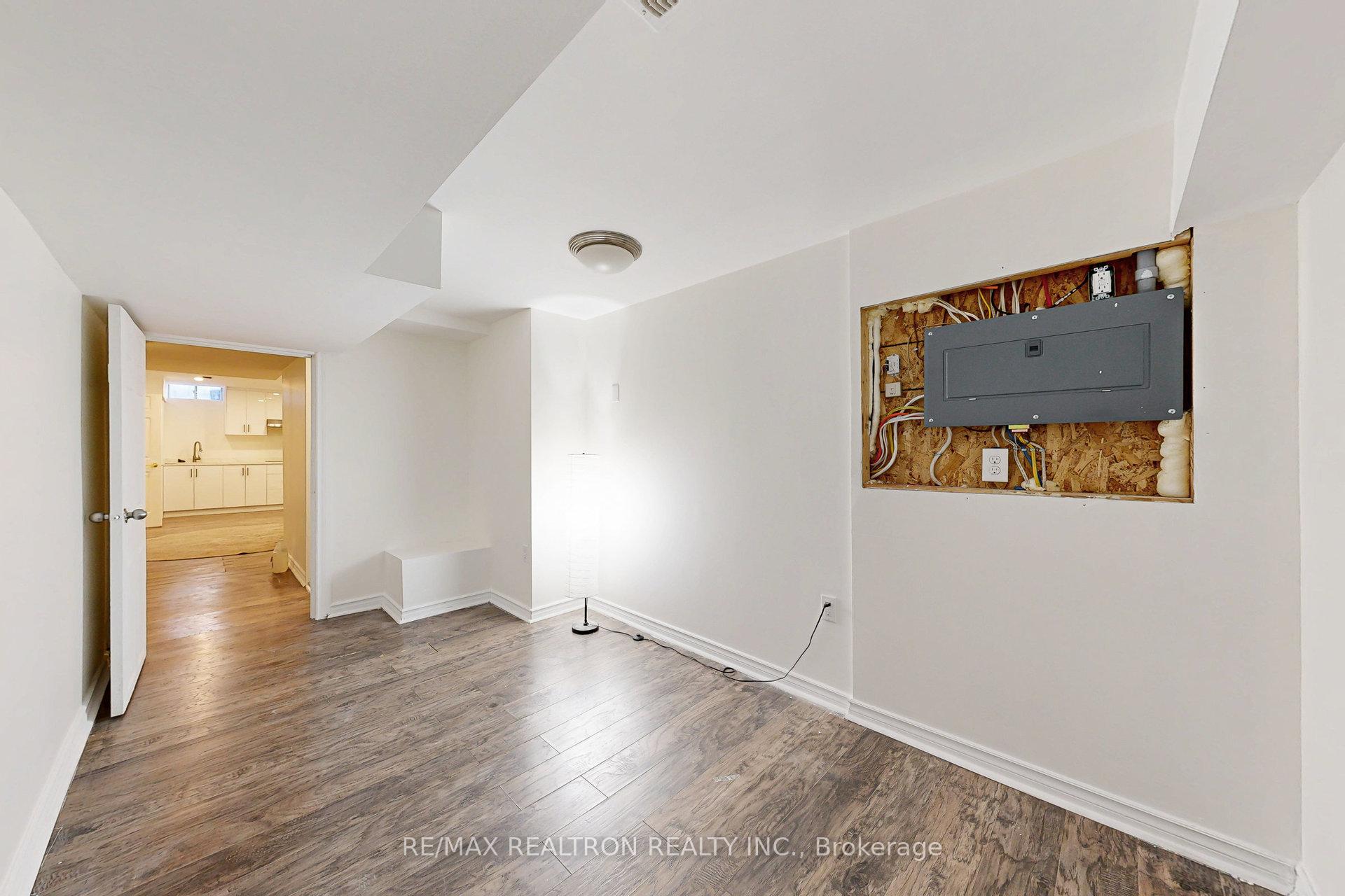 Photo 44 of 51 Barli Crescent, Vaughan, Patterson — HOMEH