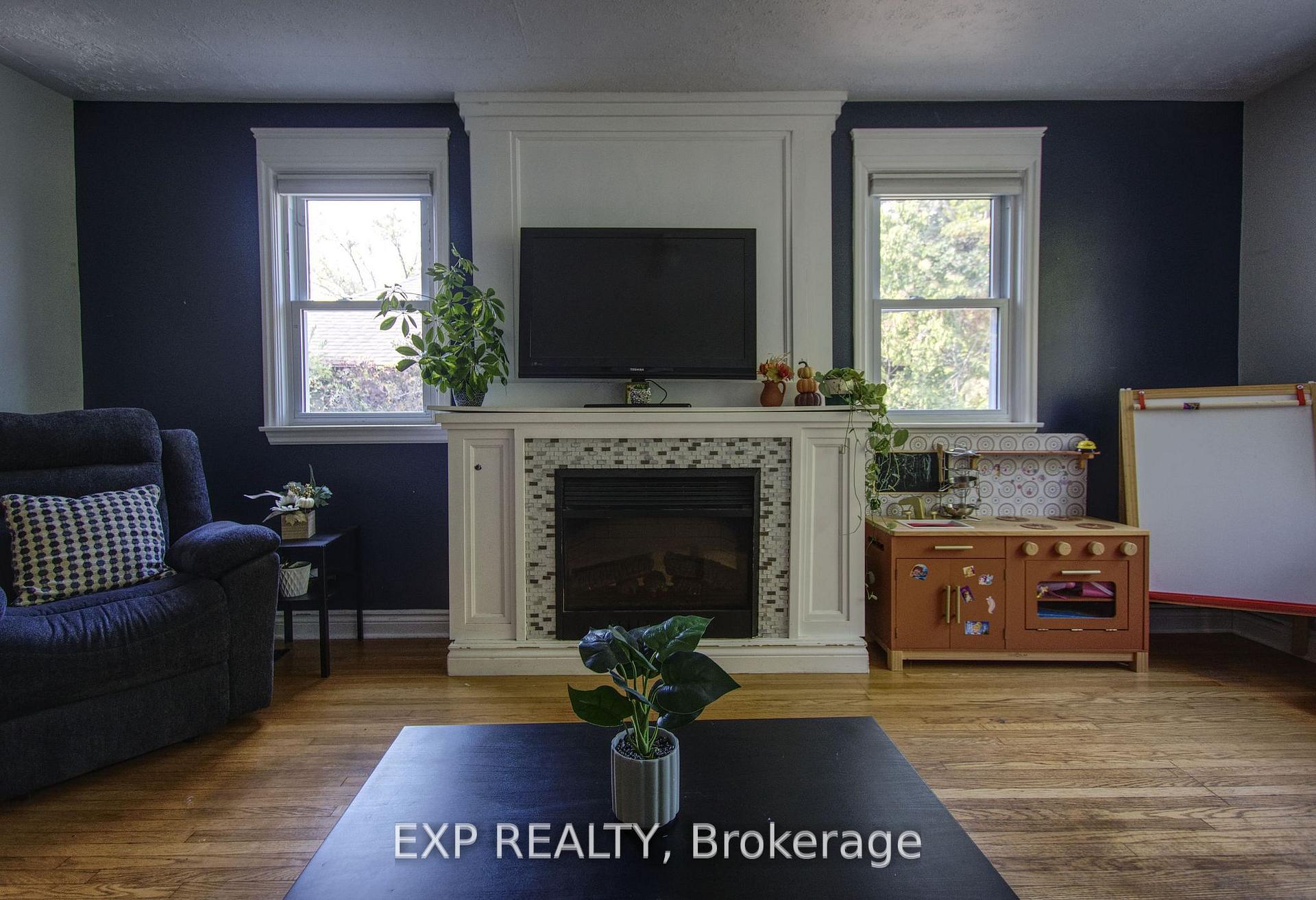 Photo 3 of 349 Euclid Avenue, Peterborough, Ashburnham Ward 4 — HOMEH
