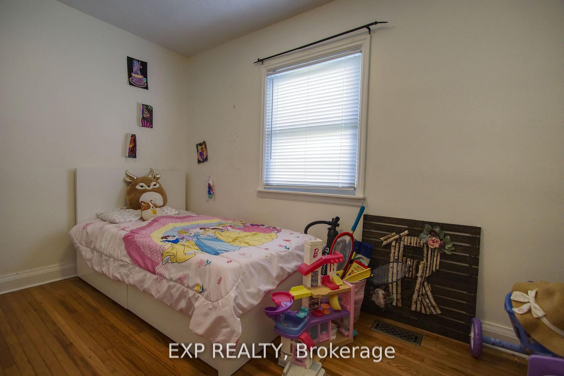 Photo 9 of 349 Euclid Avenue, Peterborough, Ashburnham Ward 4 — HOMEH