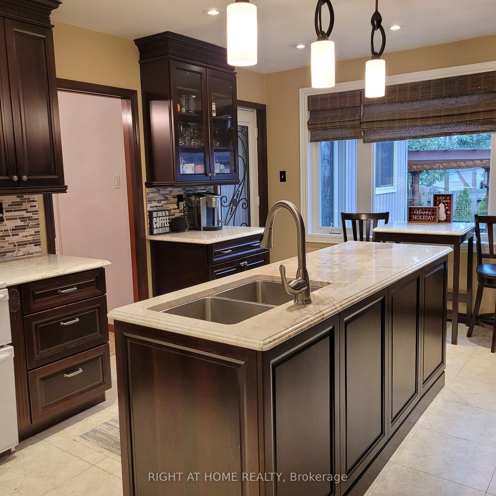 Photo 2 of 436 Labrador Drive, Oshawa, Donevan — HOMEH