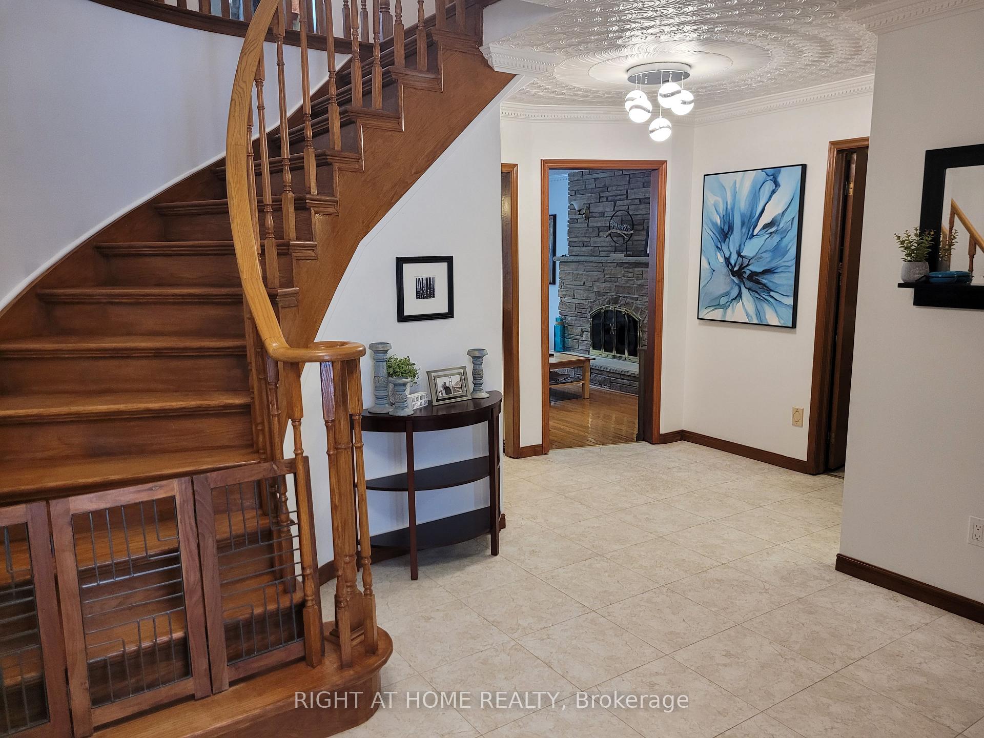 Photo 5 of 436 Labrador Drive, Oshawa, Donevan — HOMEH