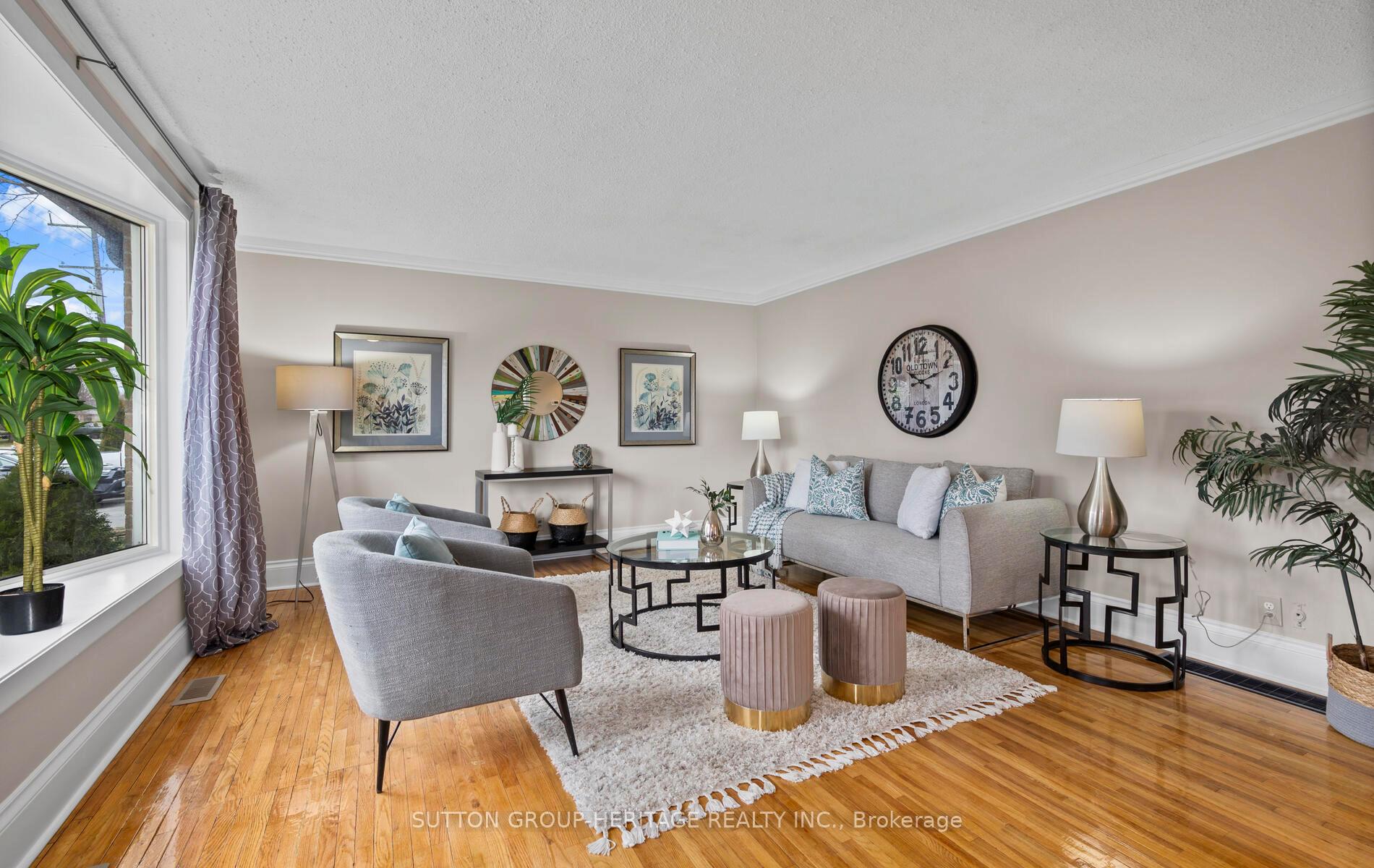 Photo 3 of 1009 Centre Street N, Whitby, Williamsburg — HOMEH