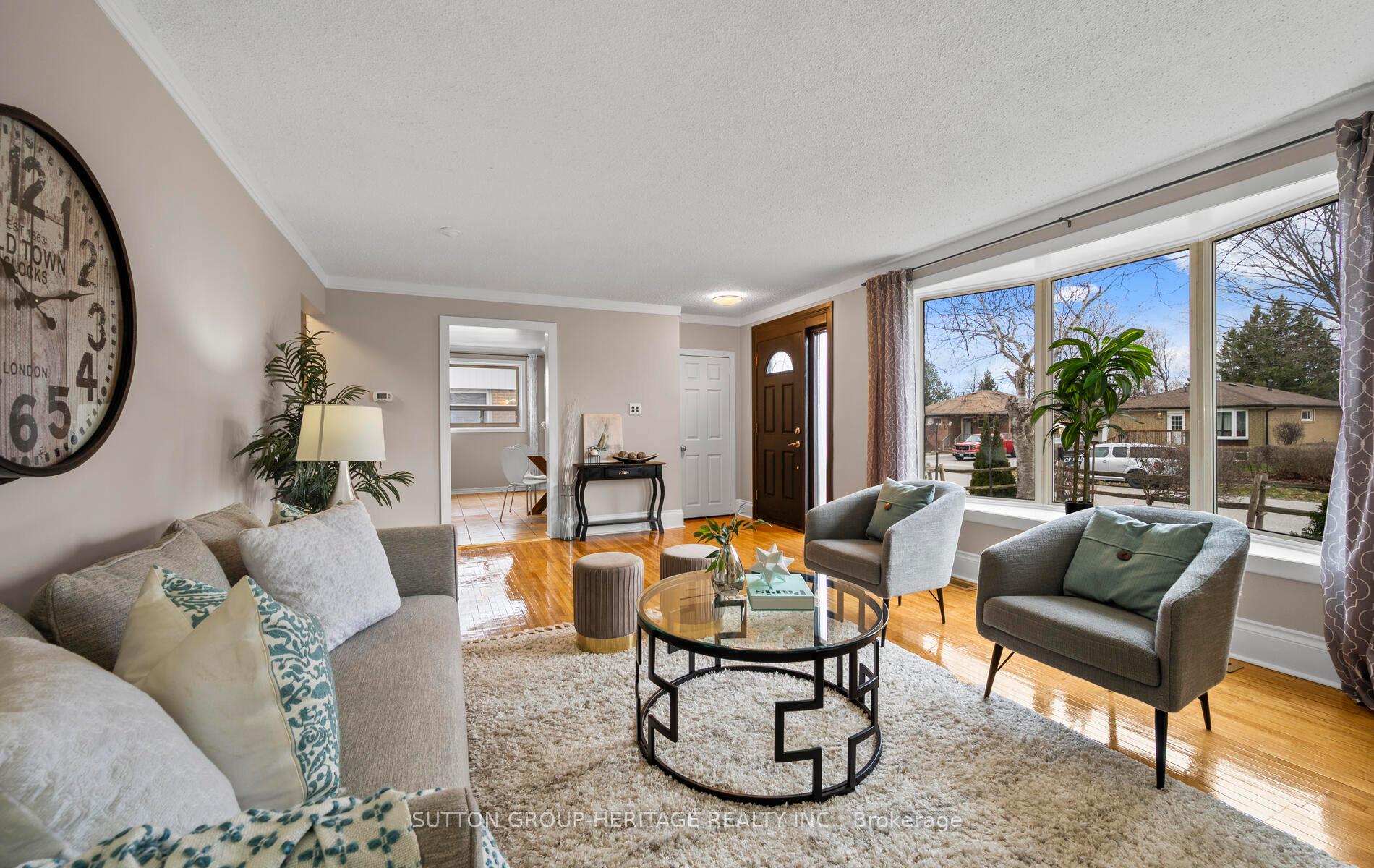 Photo 4 of 1009 Centre Street N, Whitby, Williamsburg — HOMEH