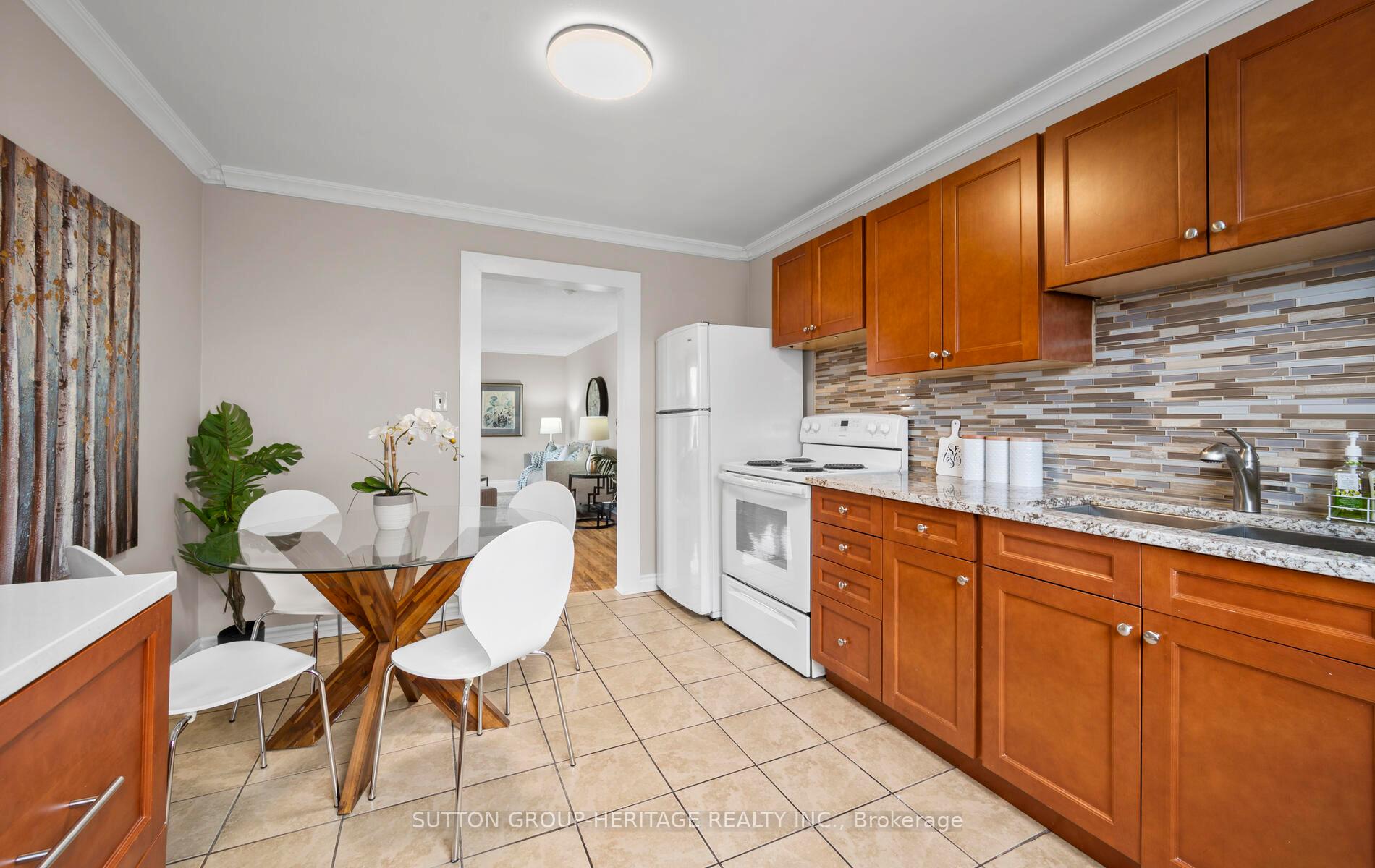 Photo 6 of 1009 Centre Street N, Whitby, Williamsburg — HOMEH