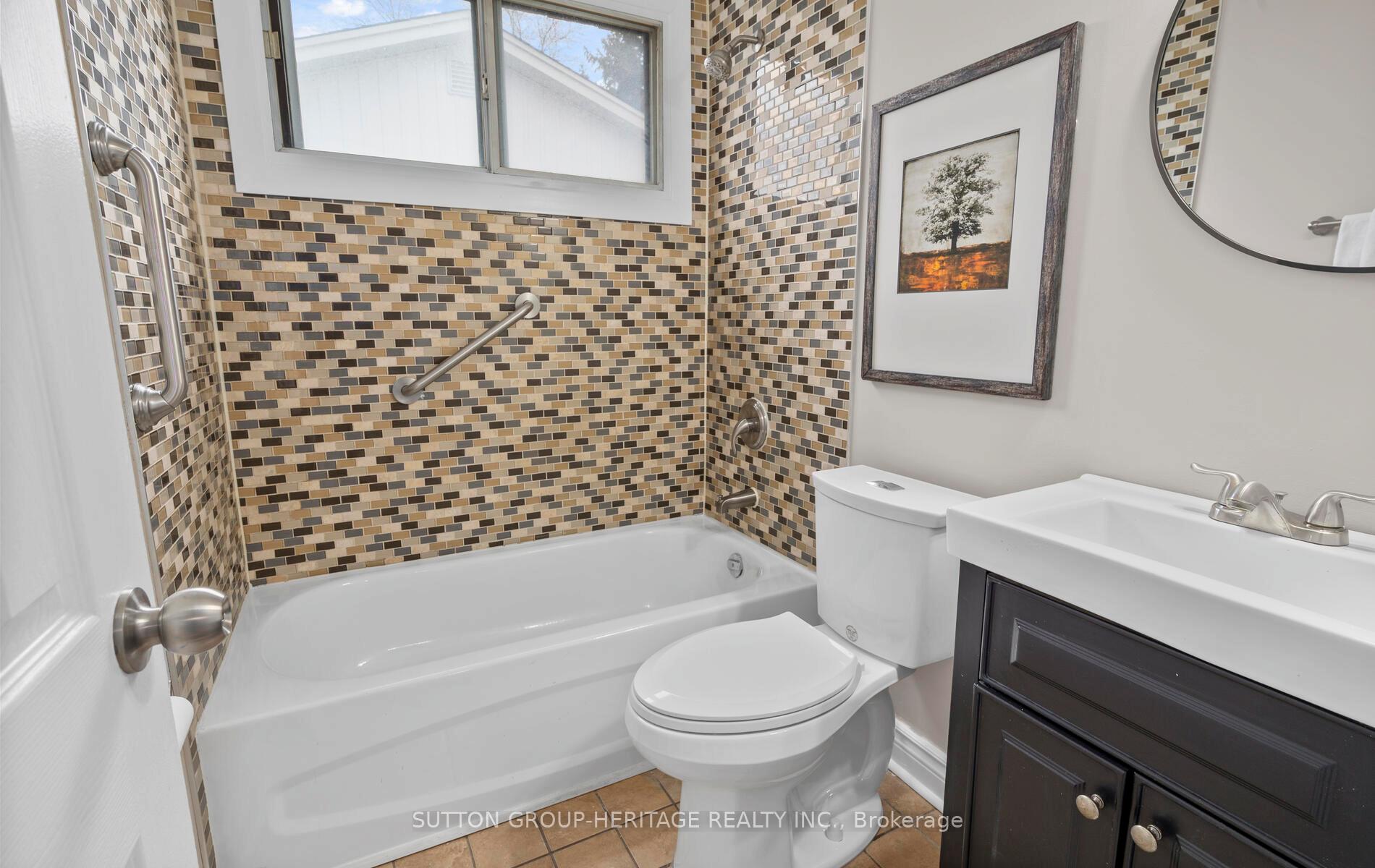Photo 15 of 1009 Centre Street N, Whitby, Williamsburg — HOMEH