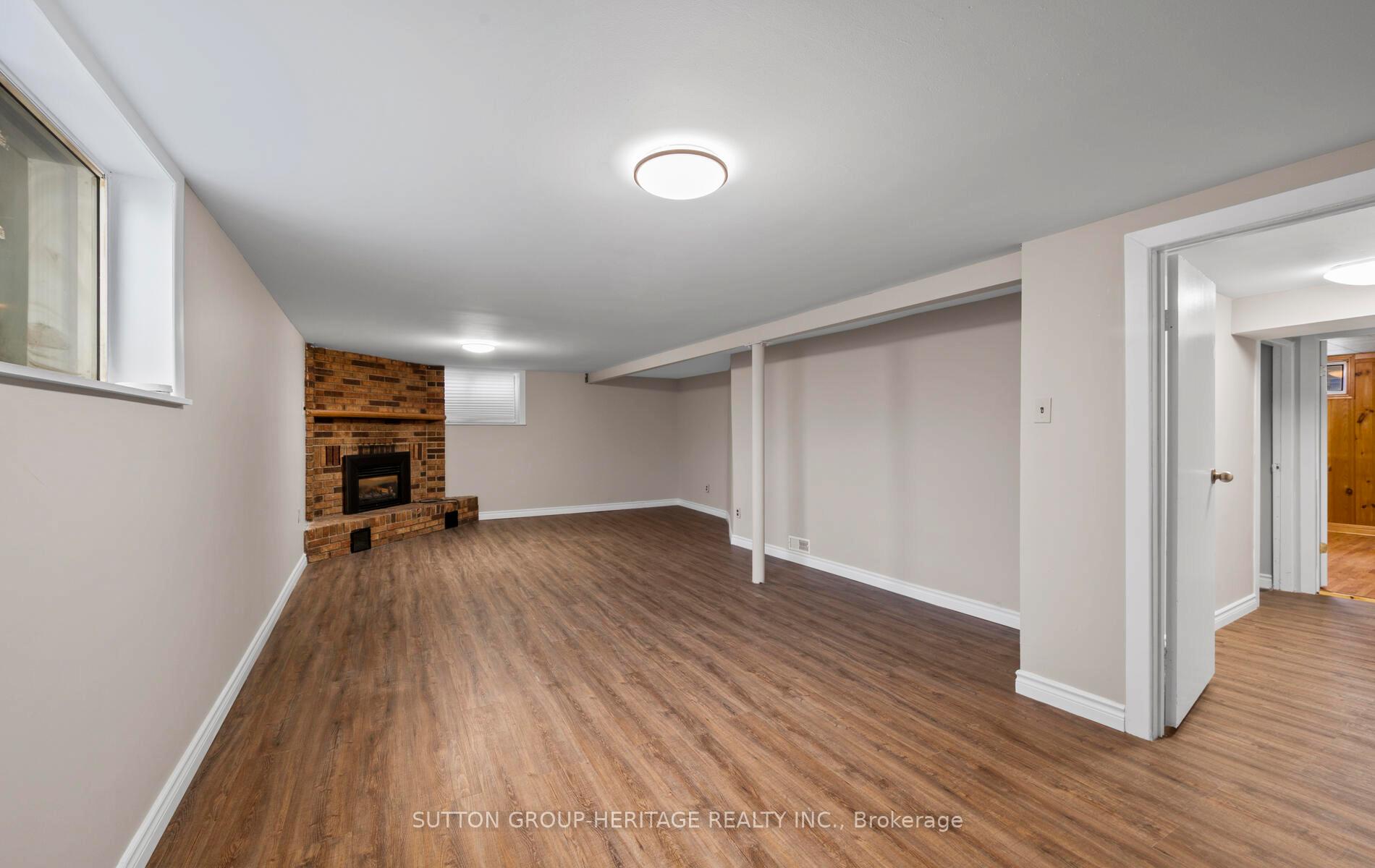 Photo 17 of 1009 Centre Street N, Whitby, Williamsburg — HOMEH