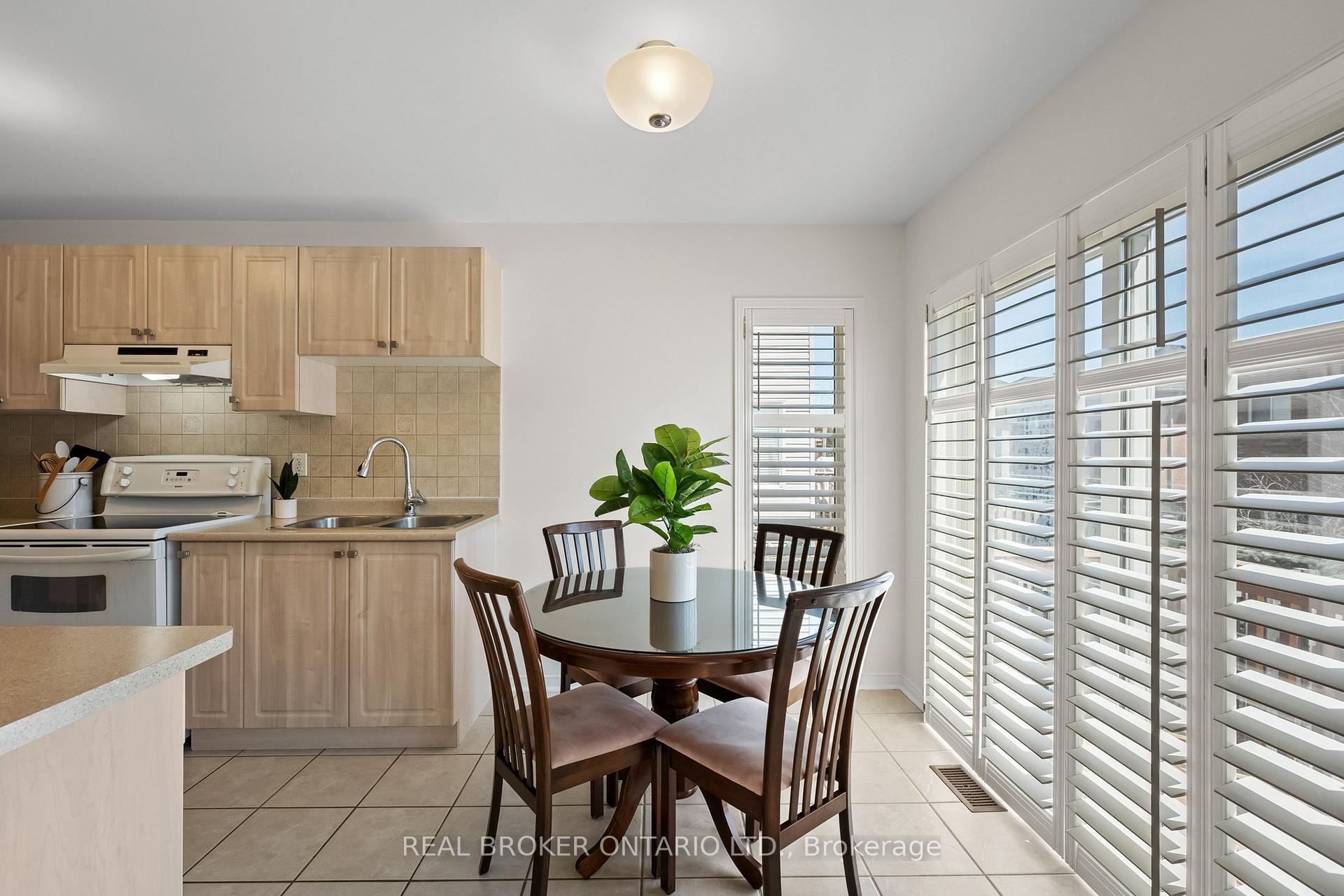Photo 12 of 9 Bilbrough Street, Aurora, Bayview Northeast — HOMEH