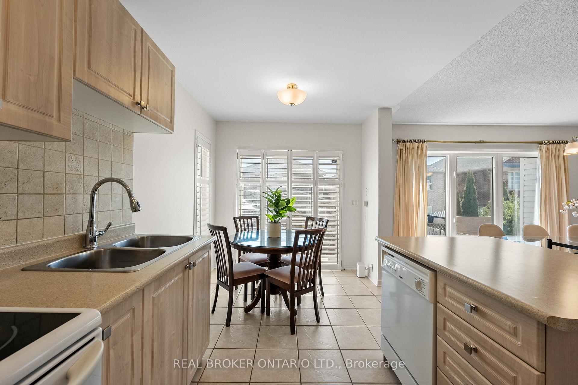 Photo 11 of 9 Bilbrough Street, Aurora, Bayview Northeast — HOMEH