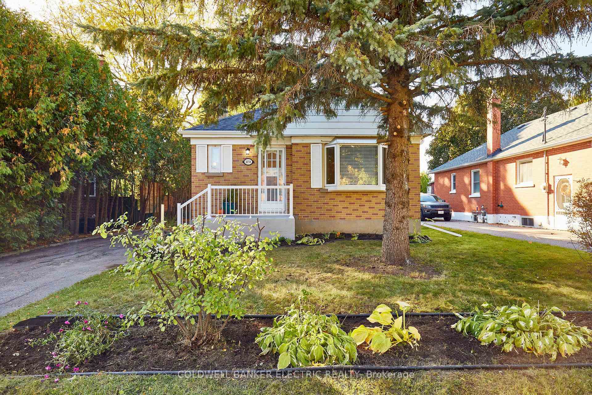 Photo 2 of 1058 Hortop Street, Oshawa, Donevan — HOMEH