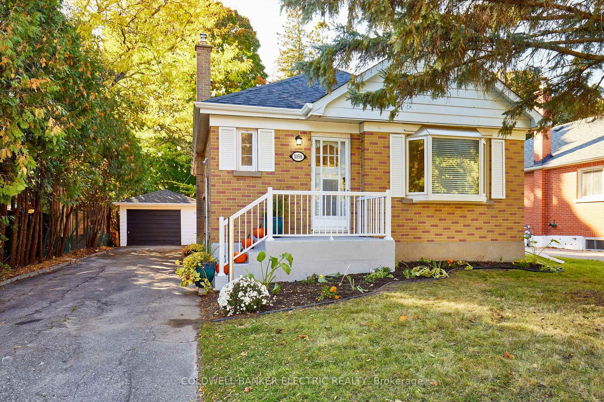 Photo 3 of 1058 Hortop Street, Oshawa, Donevan — HOMEH