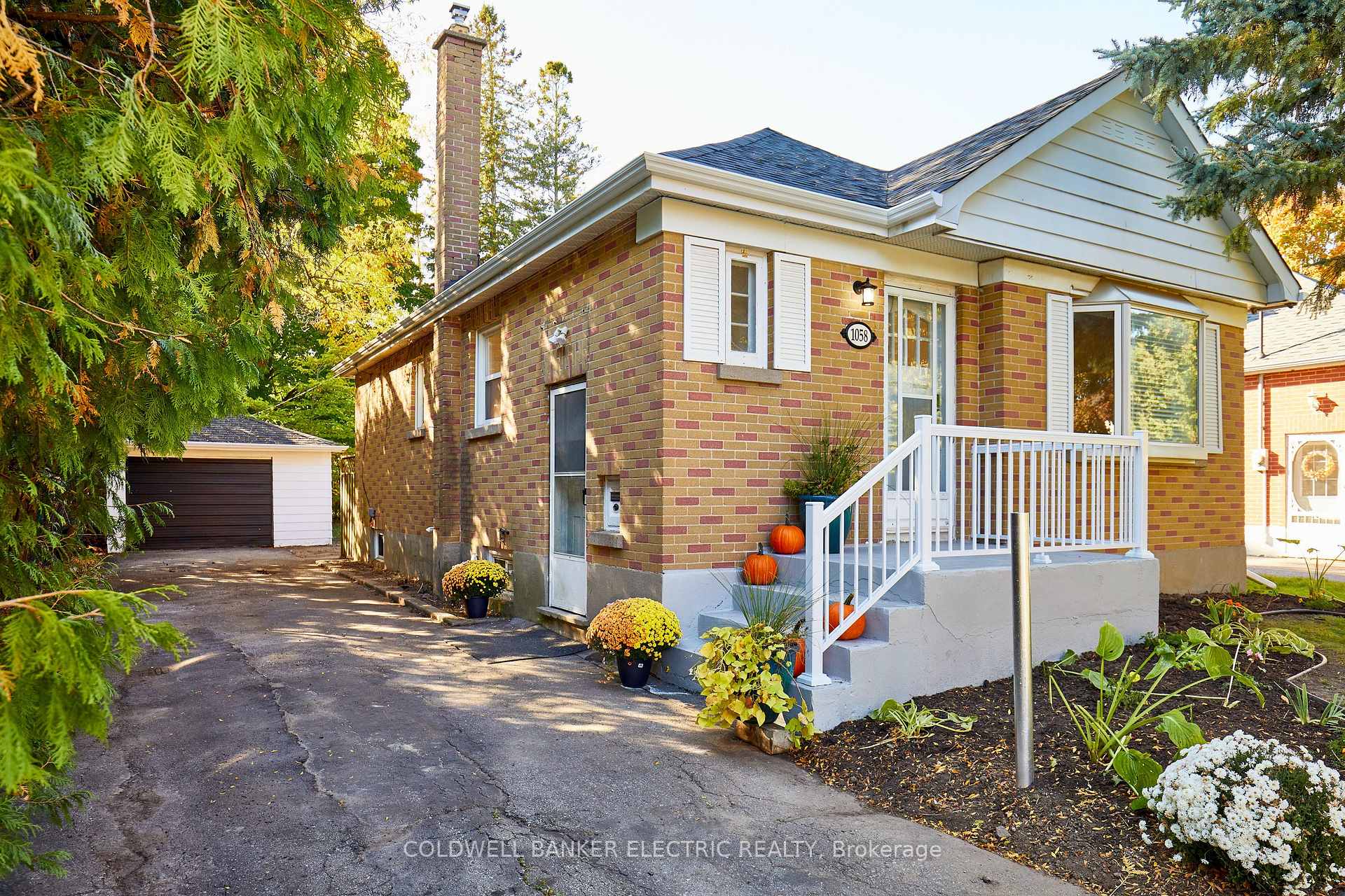 Photo 4 of 1058 Hortop Street, Oshawa, Donevan — HOMEH