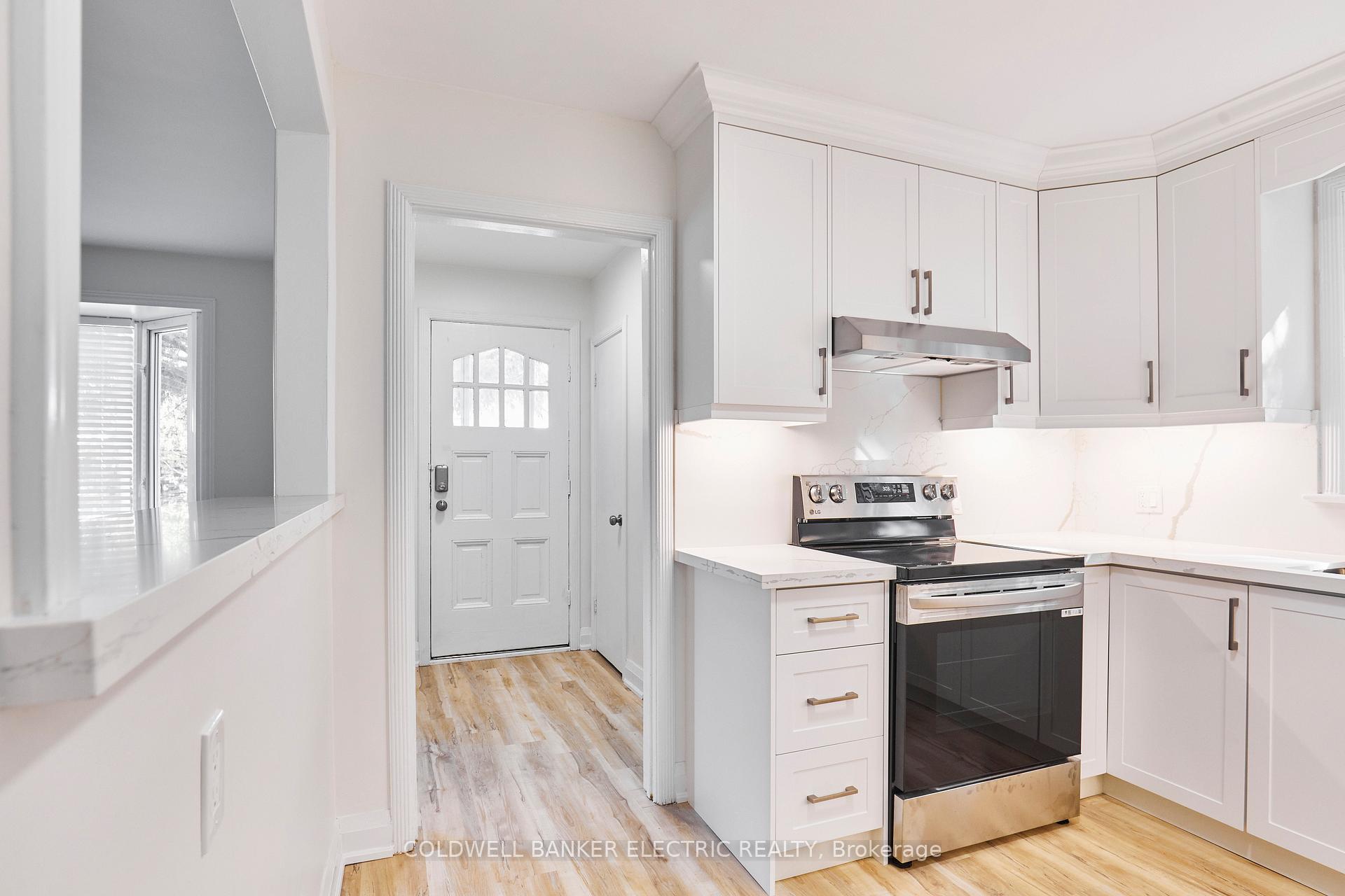 Photo 11 of 1058 Hortop Street, Oshawa, Donevan — HOMEH