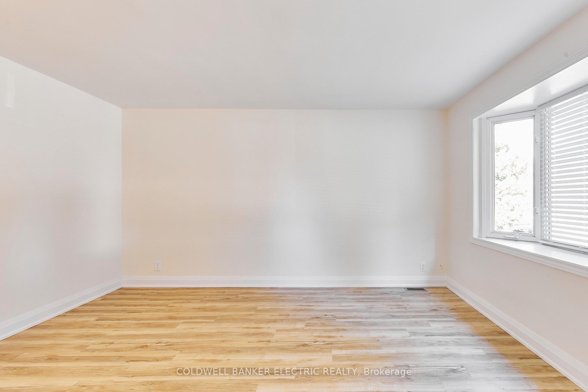 Photo 13 of 1058 Hortop Street, Oshawa, Donevan — HOMEH
