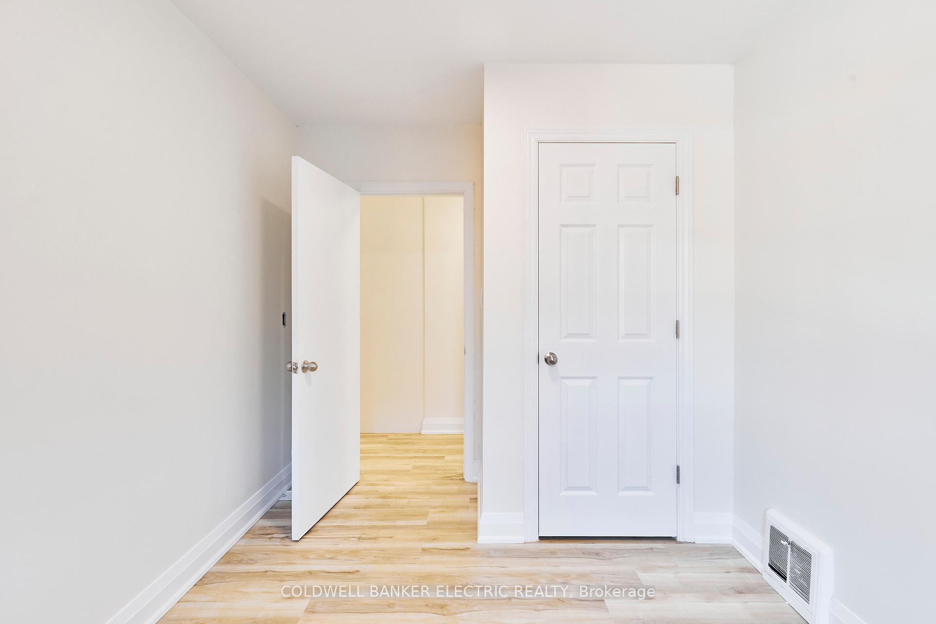 Photo 21 of 1058 Hortop Street, Oshawa, Donevan — HOMEH