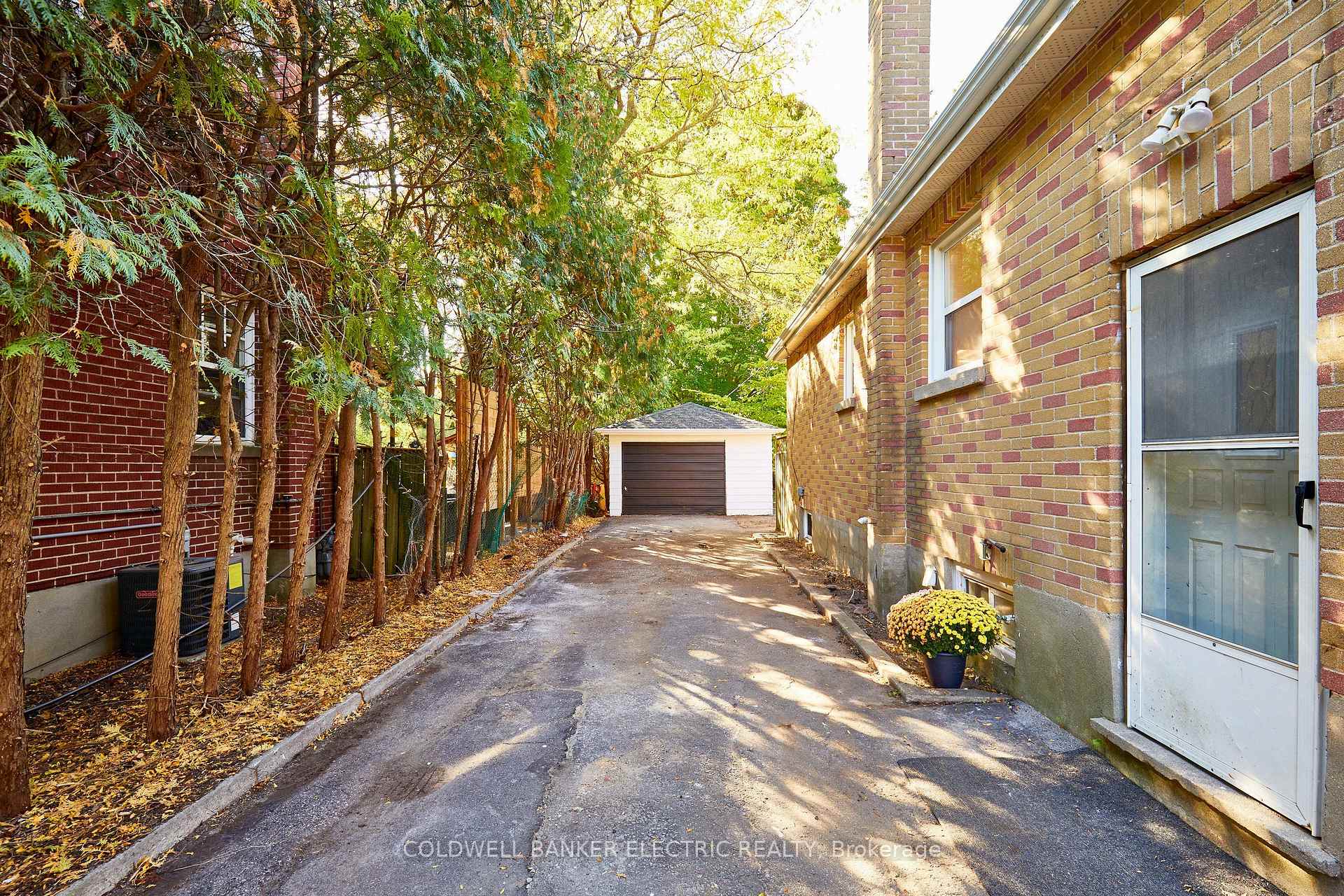 Photo 32 of 1058 Hortop Street, Oshawa, Donevan — HOMEH