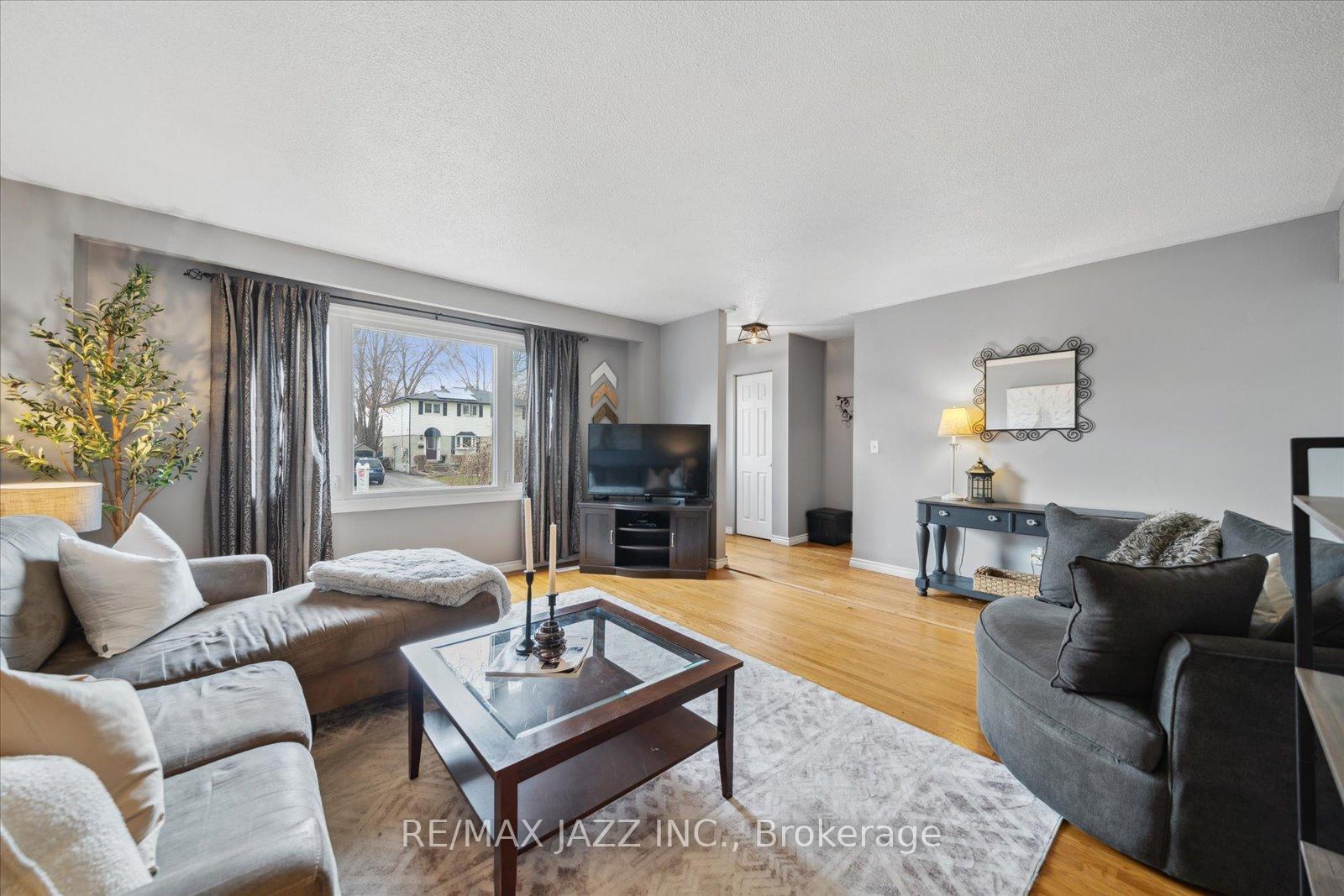 Photo 5 of 645 Radisson Avenue, Oshawa, Vanier — HOMEH