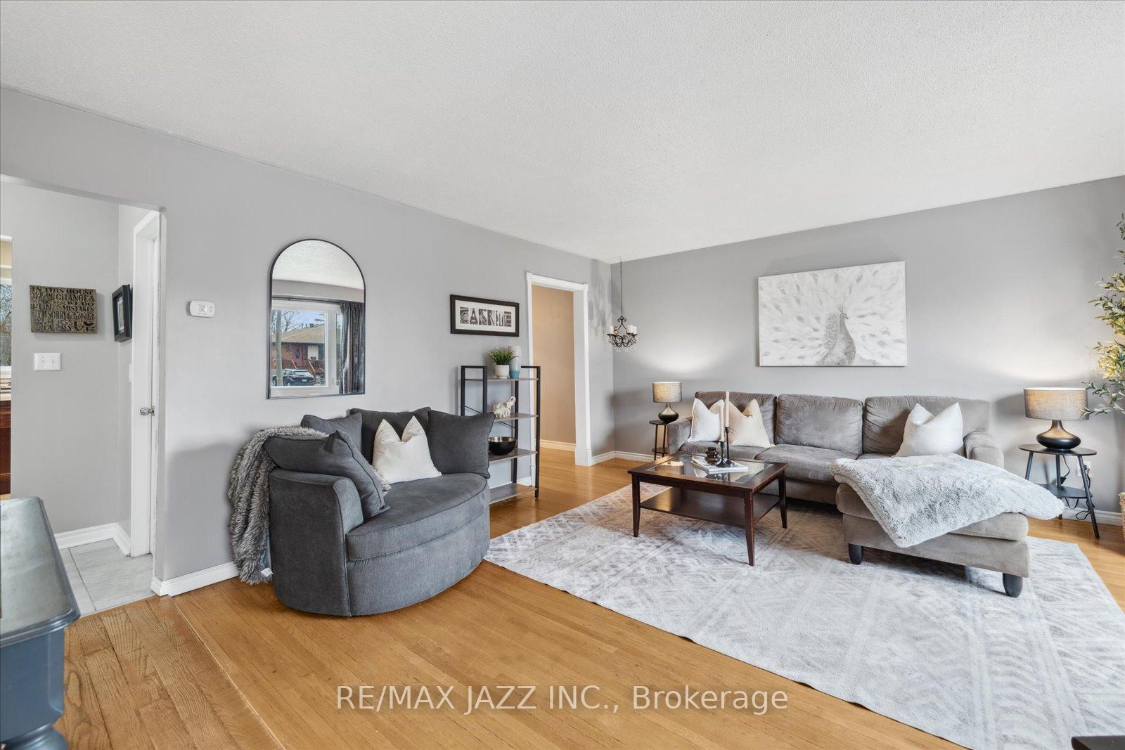 Photo 6 of 645 Radisson Avenue, Oshawa, Vanier — HOMEH