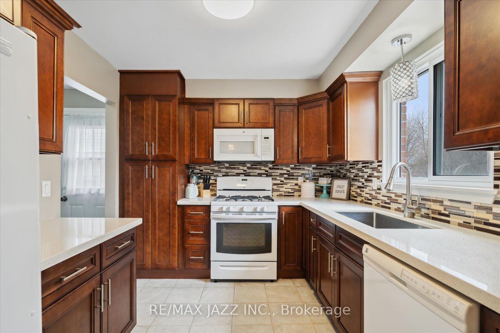 Photo 11 of 645 Radisson Avenue, Oshawa, Vanier — HOMEH