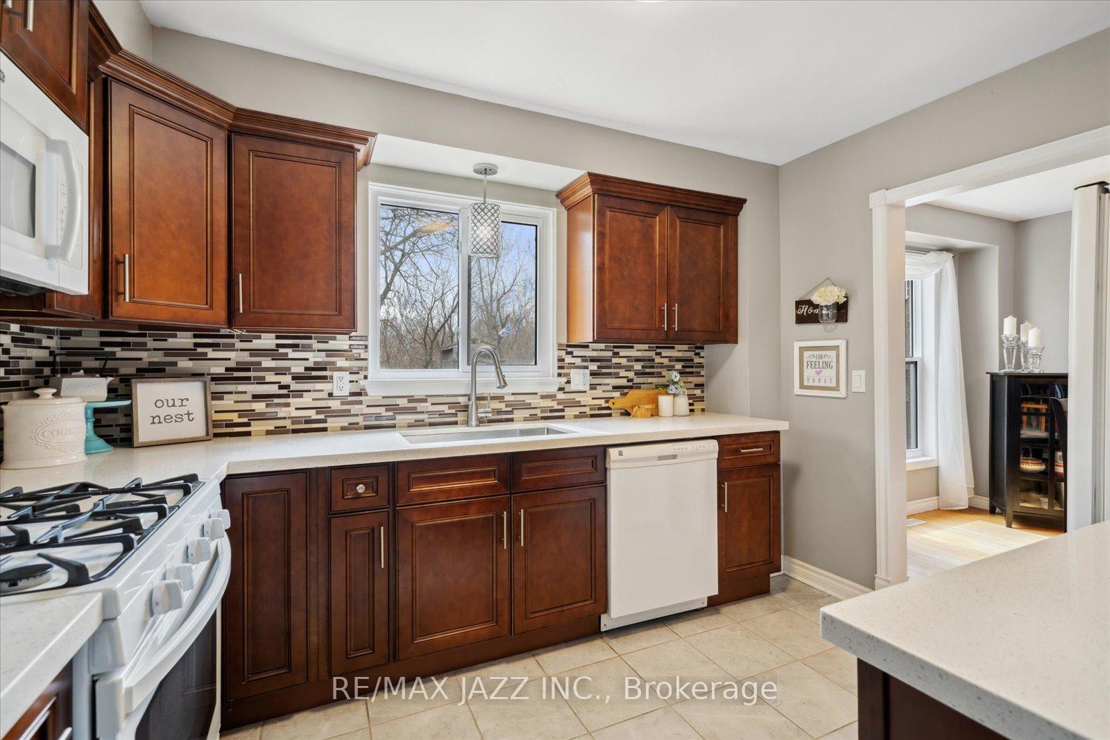 Photo 12 of 645 Radisson Avenue, Oshawa, Vanier — HOMEH