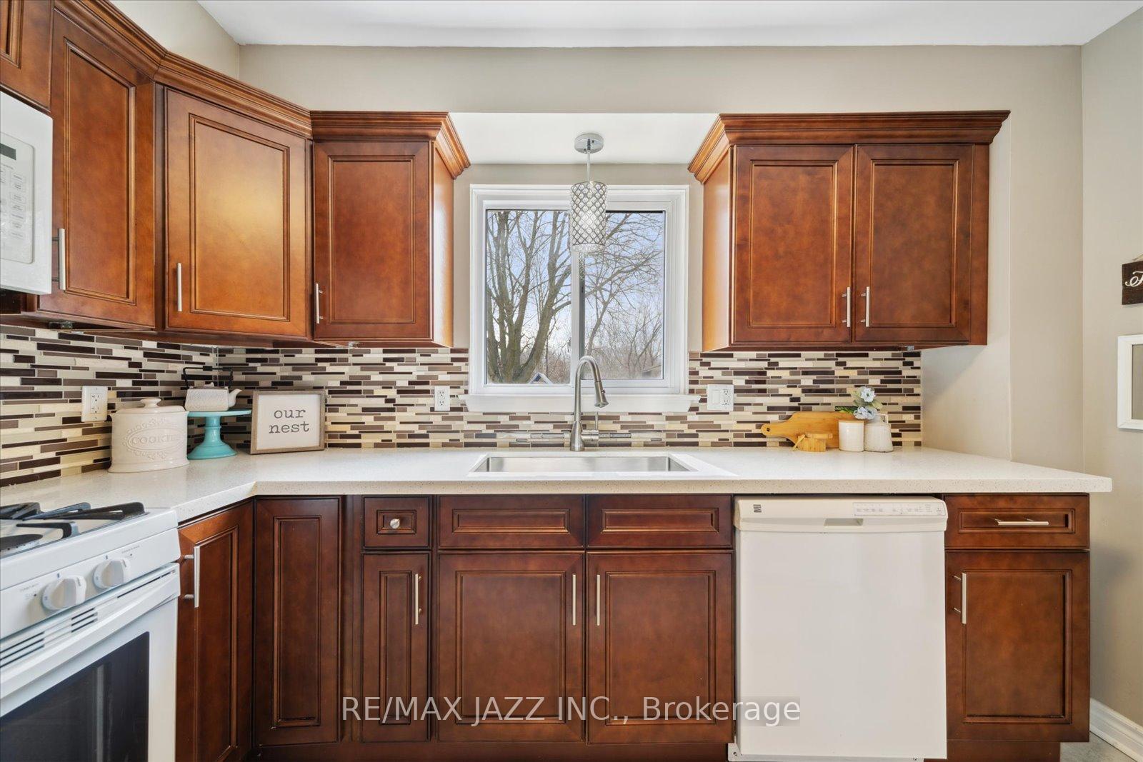 Photo 14 of 645 Radisson Avenue, Oshawa, Vanier — HOMEH
