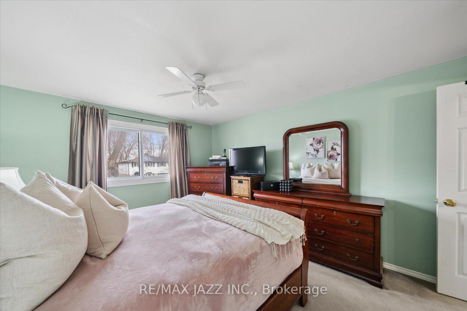 Photo 17 of 645 Radisson Avenue, Oshawa, Vanier — HOMEH