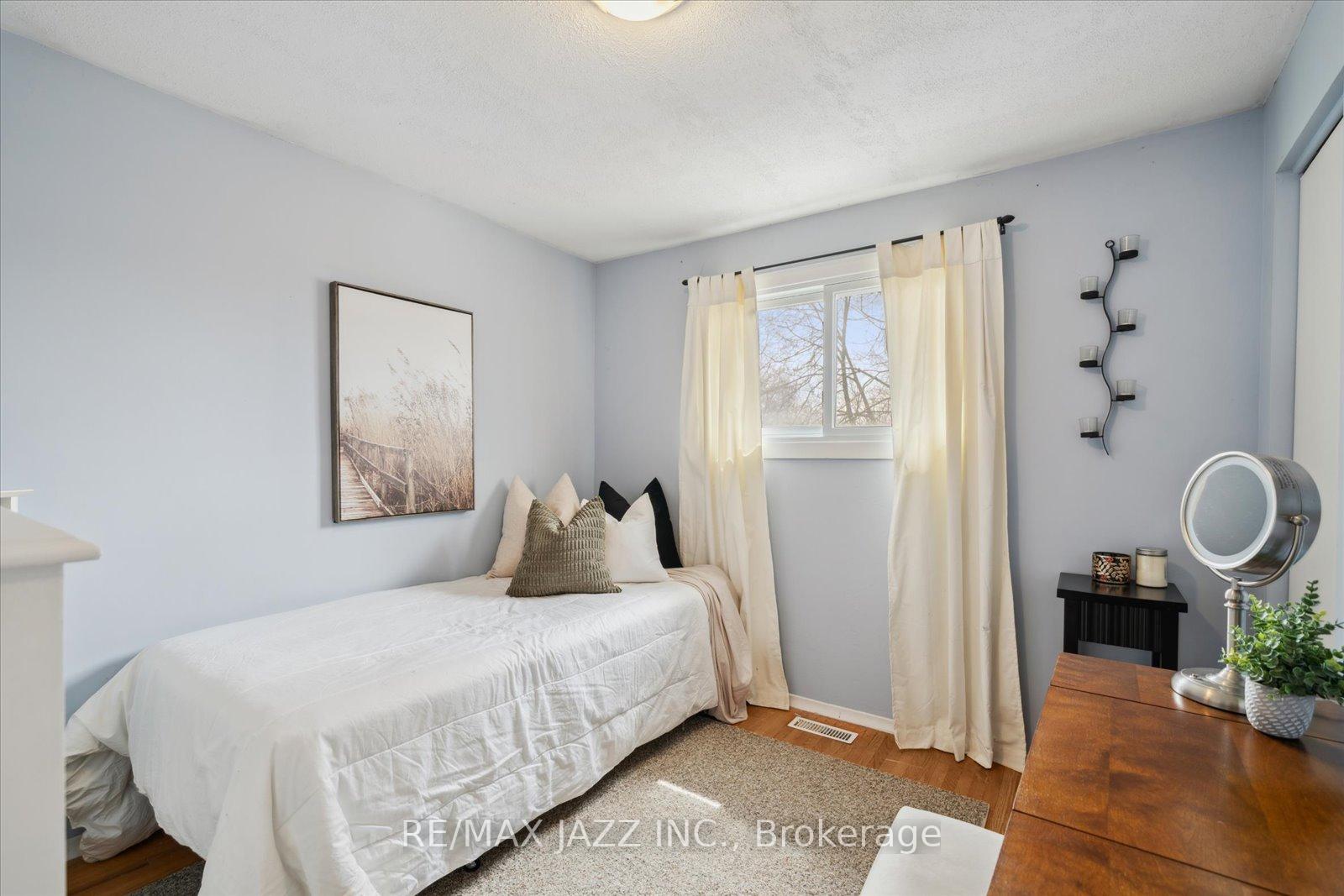Photo 21 of 645 Radisson Avenue, Oshawa, Vanier — HOMEH