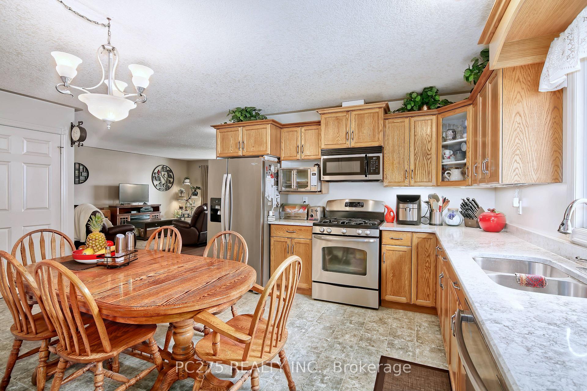 Photo 11 of 28 Rebecca Drive, Aylmer — HOMEH