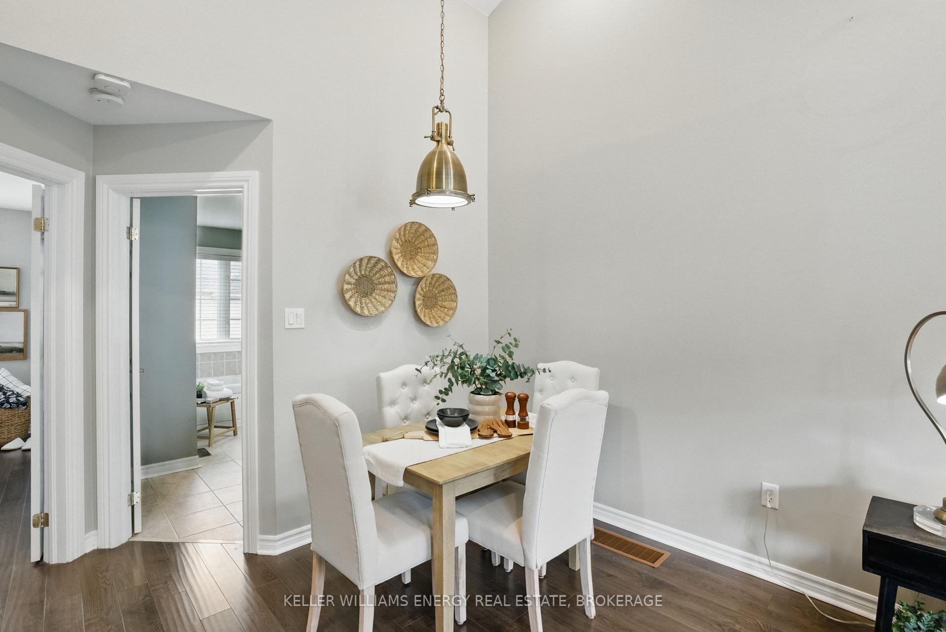Photo 12 of 8 Yewtree Way, Whitby, Pringle Creek — HOMEH