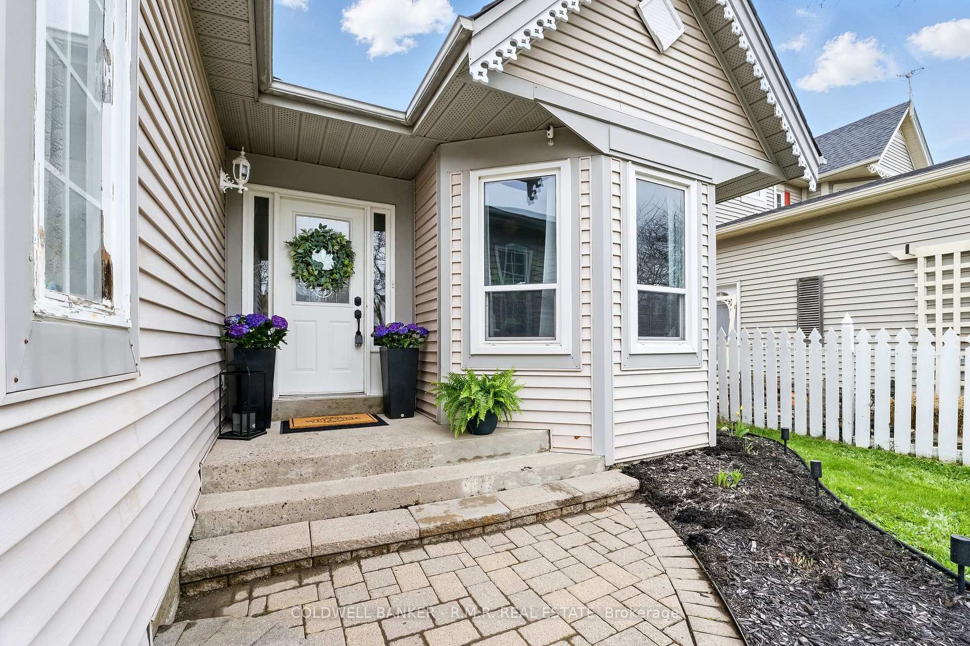 Photo 2 of 1037 Ripley Crescent, Oshawa, Pinecrest — HOMEH