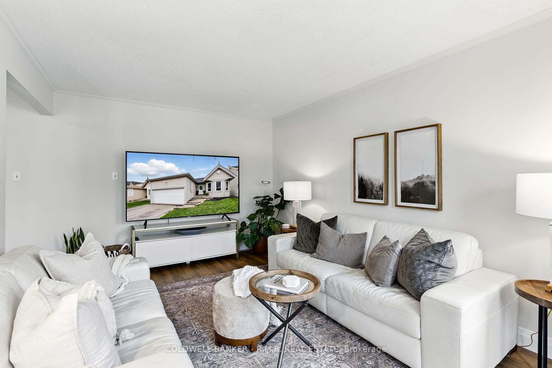 Photo 5 of 1037 Ripley Crescent, Oshawa, Pinecrest — HOMEH