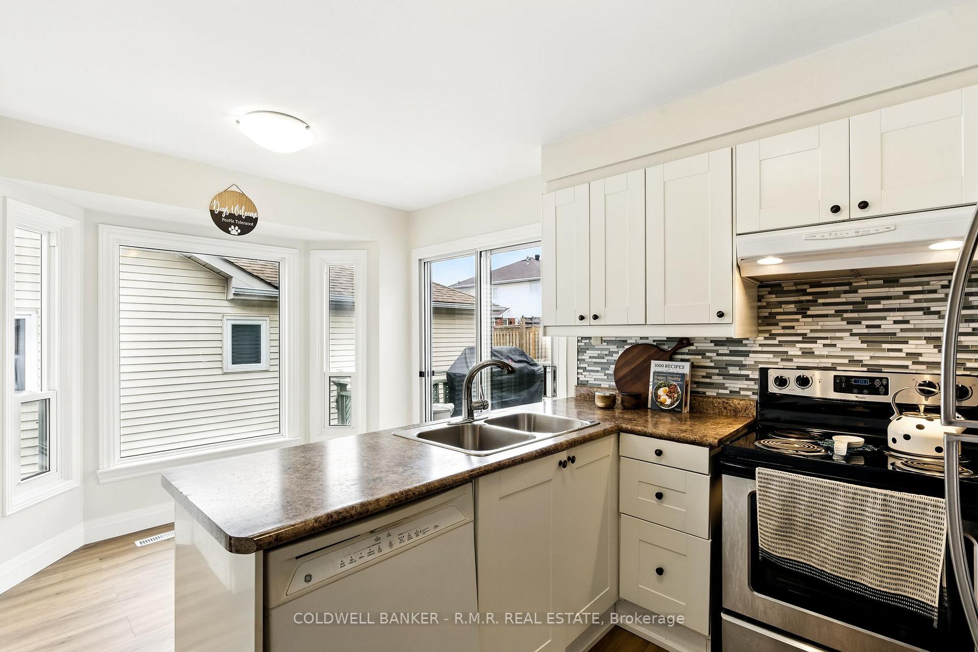 Photo 12 of 1037 Ripley Crescent, Oshawa, Pinecrest — HOMEH
