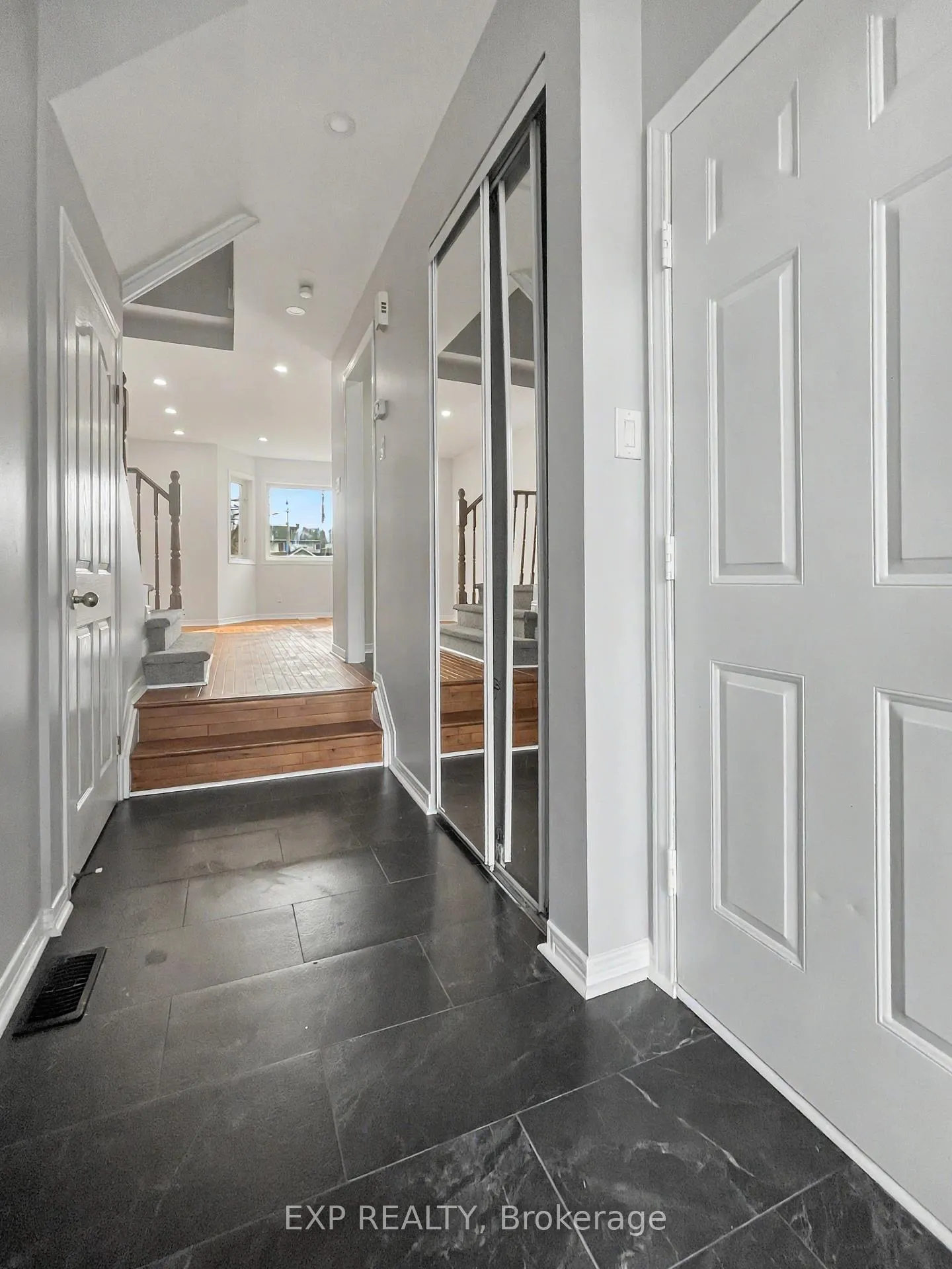 Photo 2 of 4218 Owl Valley Drive W, Ottawa, Riverside South/Gloucester Glen — HOMEH