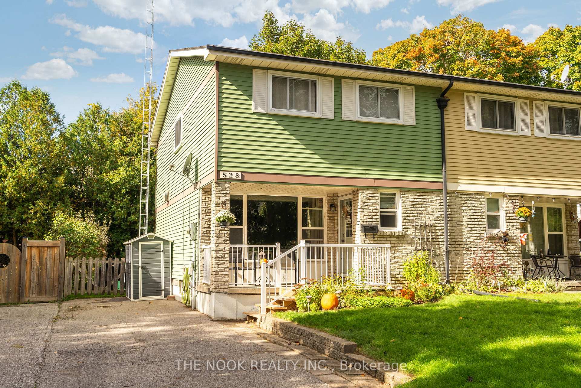 Front of 528 Lancelot Crescent