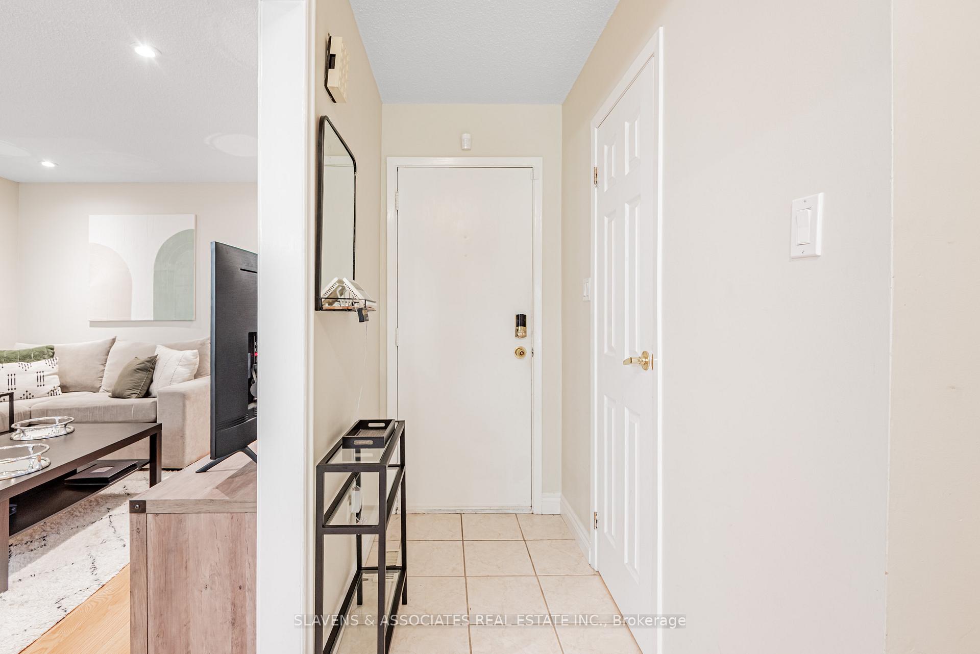 Photo 3 of 66 Mabley Crescent, Vaughan, Lakeview Estates — HOMEH
