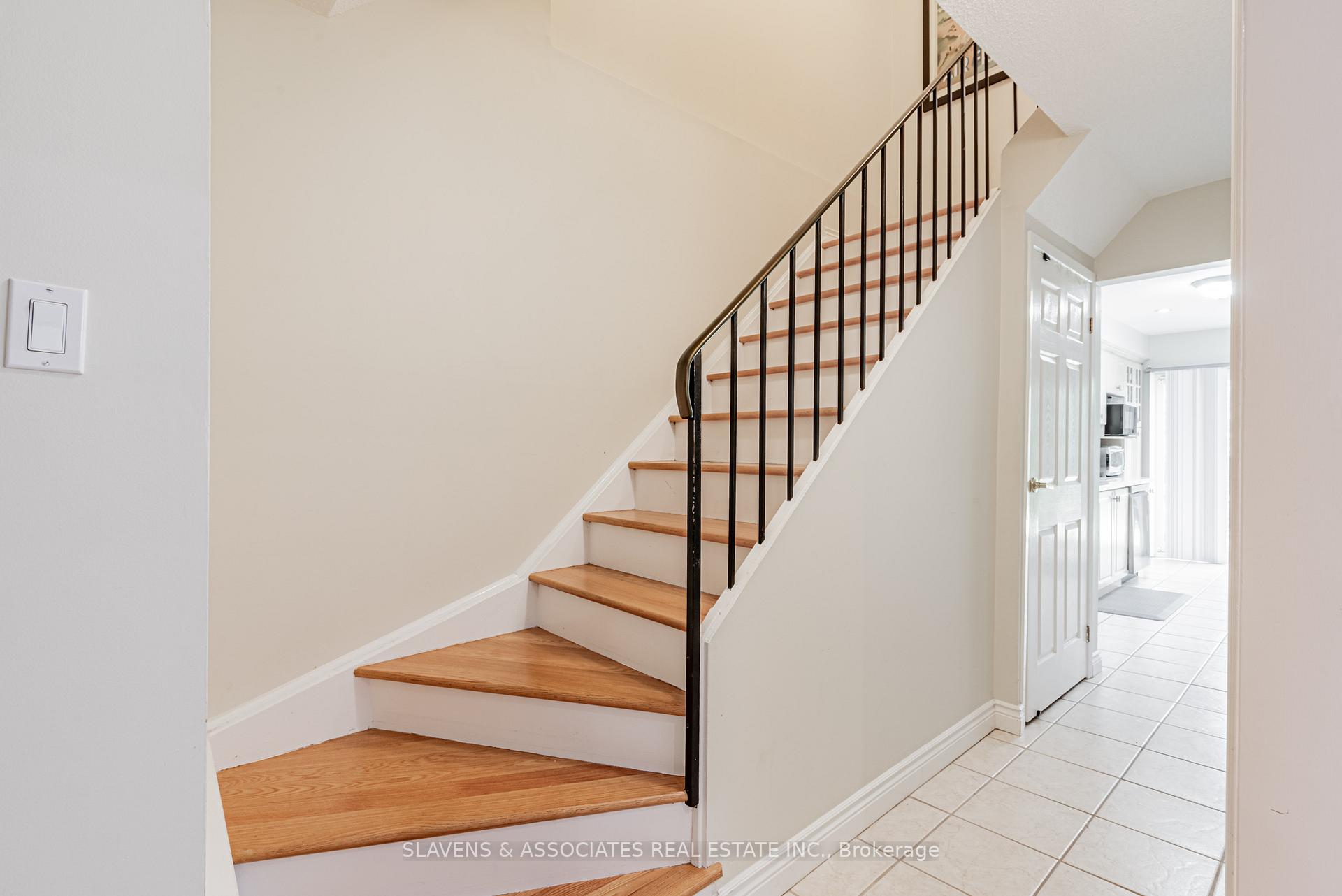 Photo 4 of 66 Mabley Crescent, Vaughan, Lakeview Estates — HOMEH