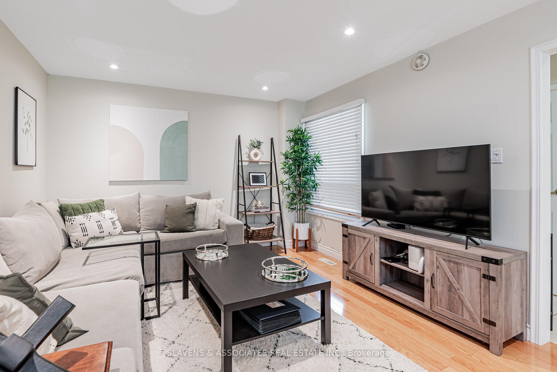 Photo 7 of 66 Mabley Crescent, Vaughan, Lakeview Estates — HOMEH